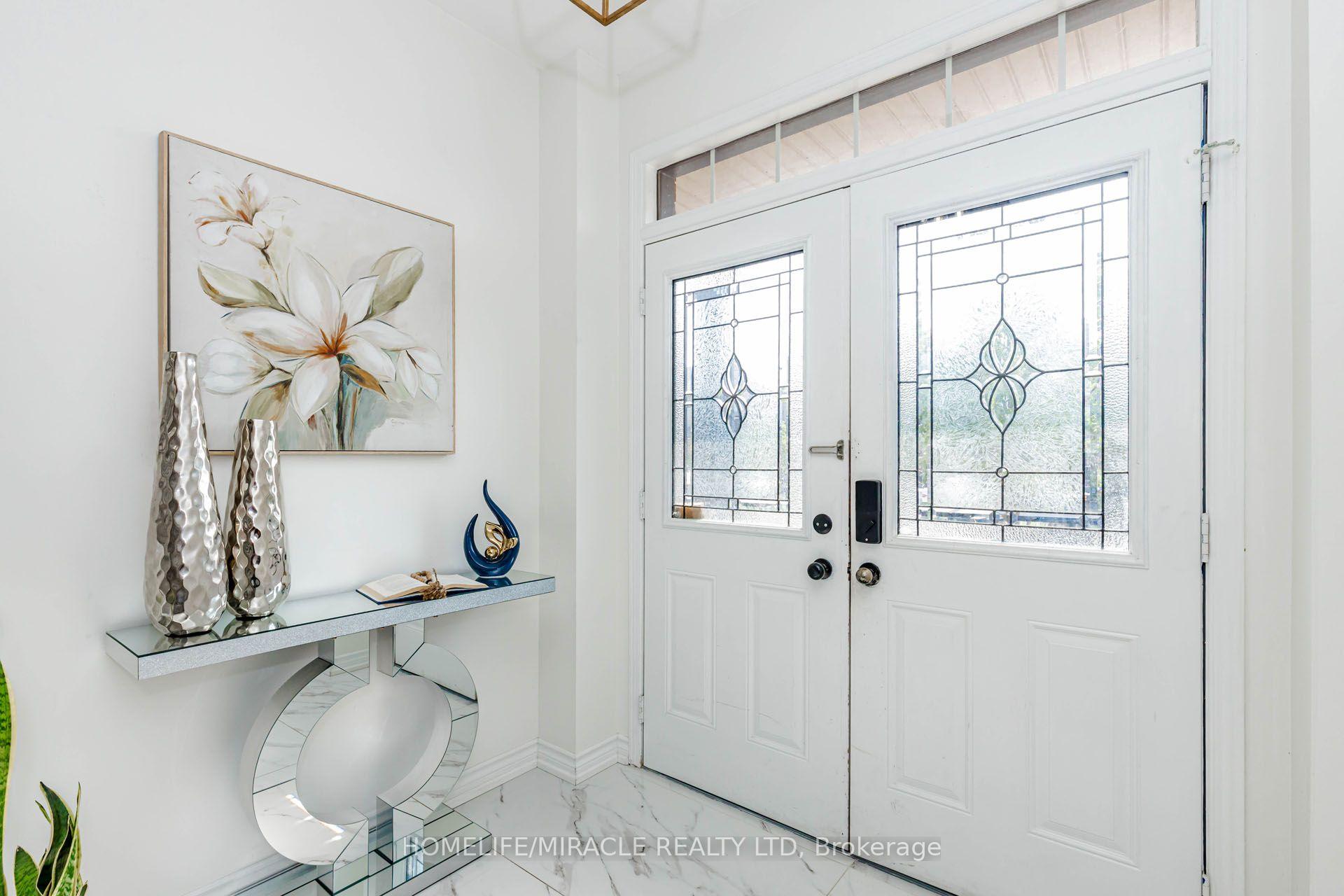 Photo 4 of 36 Tidemore Heights, Hamilton, Stoney Creek — HOMEH