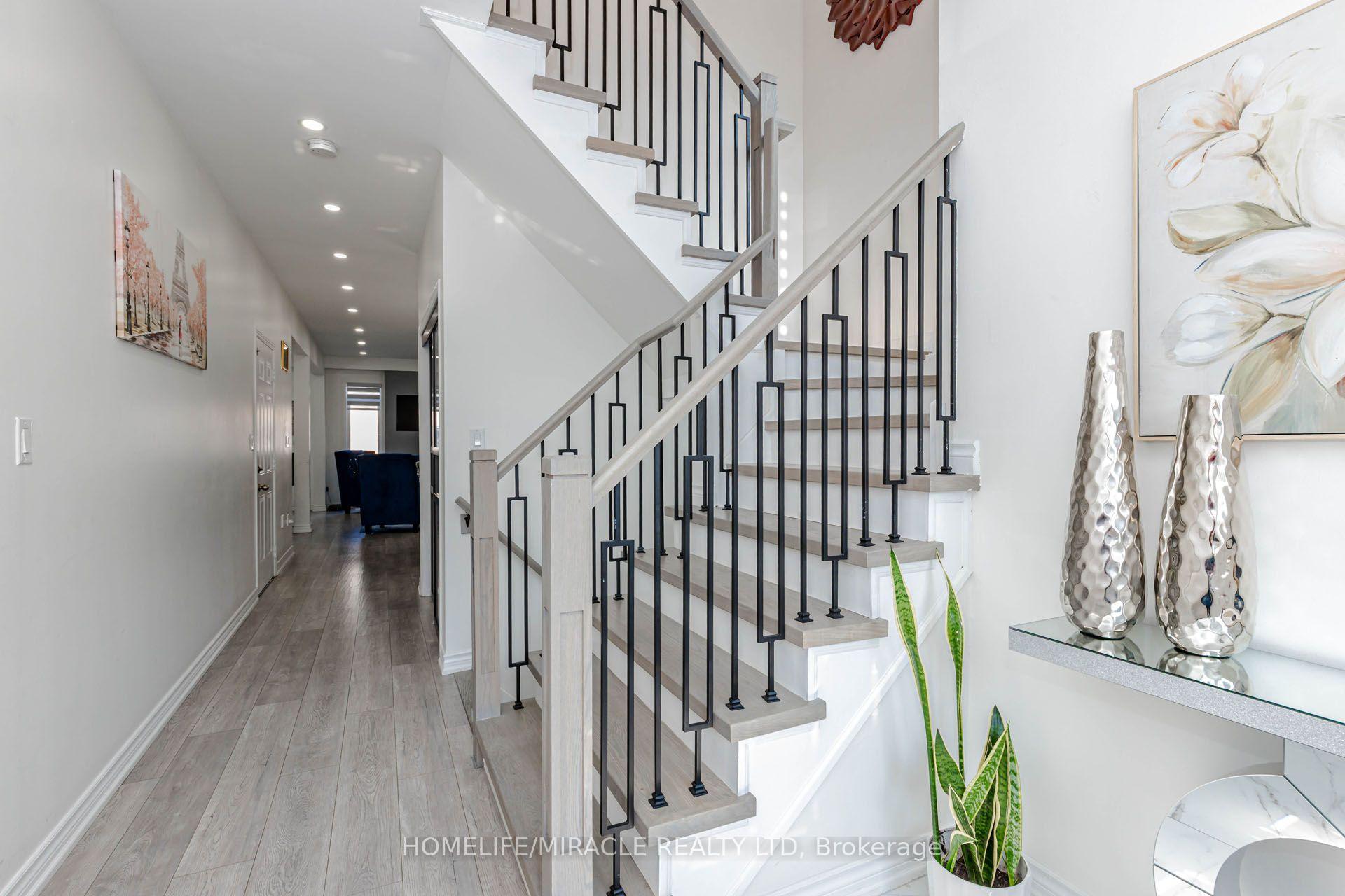 Photo 5 of 36 Tidemore Heights, Hamilton, Stoney Creek — HOMEH