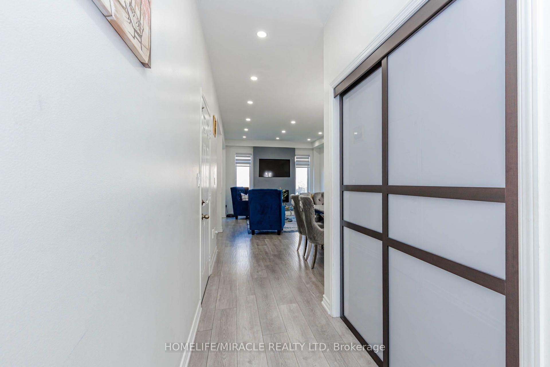 Photo 7 of 36 Tidemore Heights, Hamilton, Stoney Creek — HOMEH