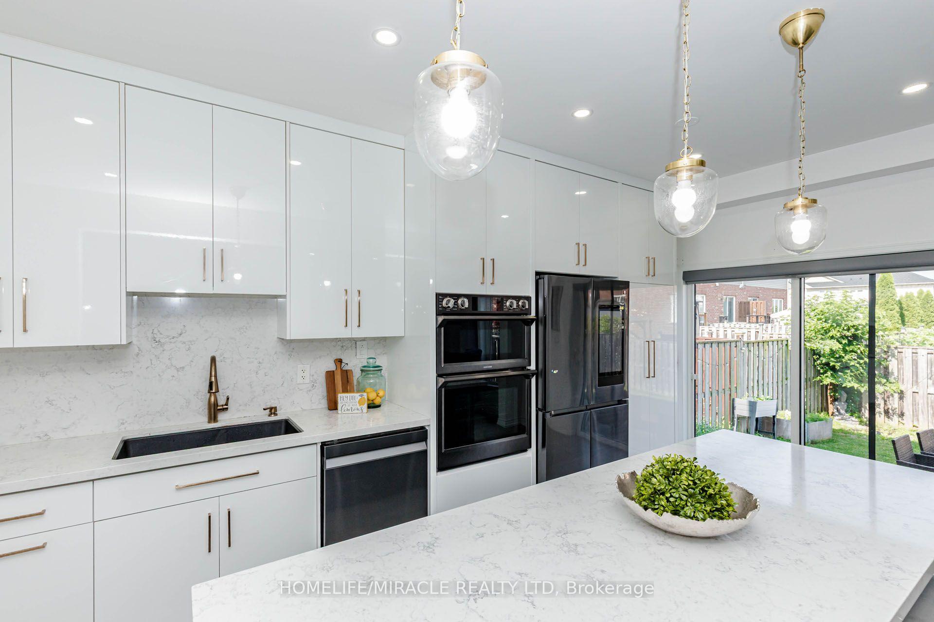 Photo 17 of 36 Tidemore Heights, Hamilton, Stoney Creek — HOMEH