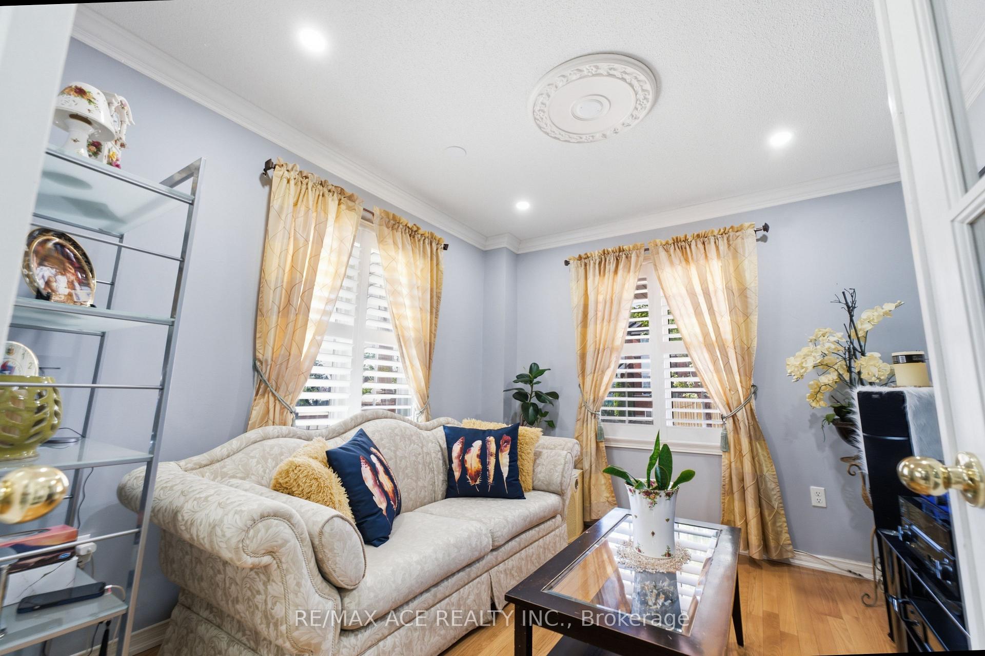 Photo 8 of 58 Andriana Crescent, Markham, Box Grove — HOMEH