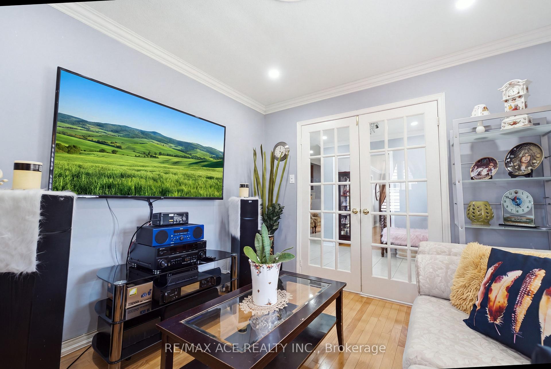 Photo 9 of 58 Andriana Crescent, Markham, Box Grove — HOMEH