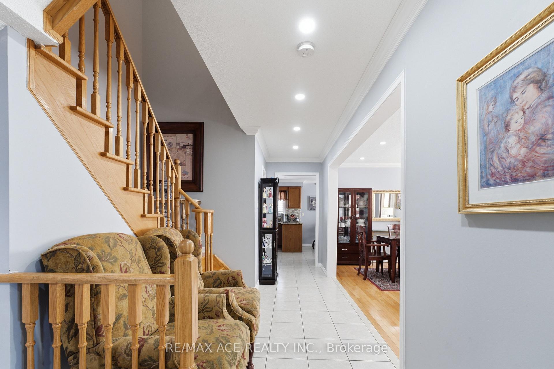 Photo 10 of 58 Andriana Crescent, Markham, Box Grove — HOMEH