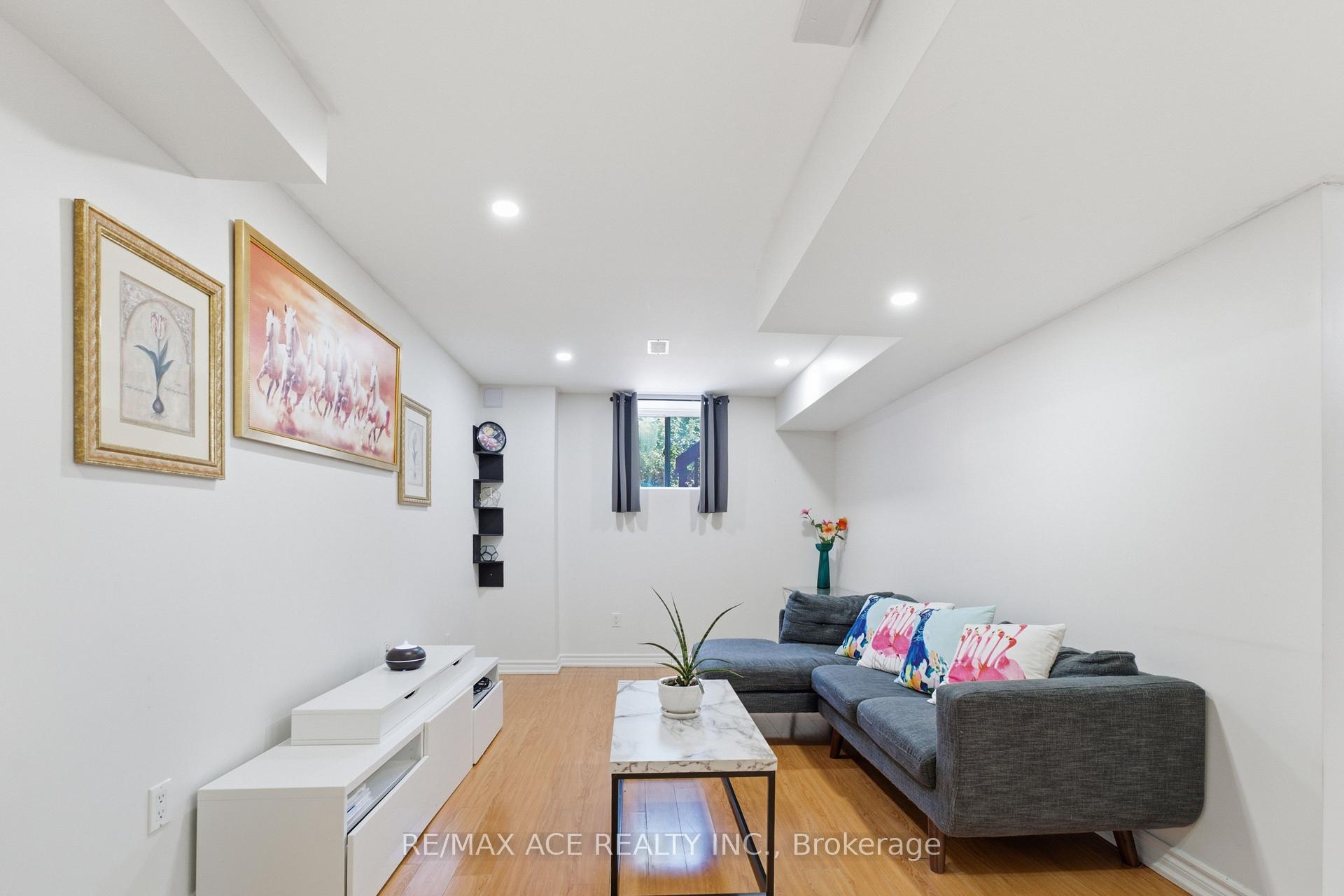 Photo 43 of 58 Andriana Crescent, Markham, Box Grove — HOMEH