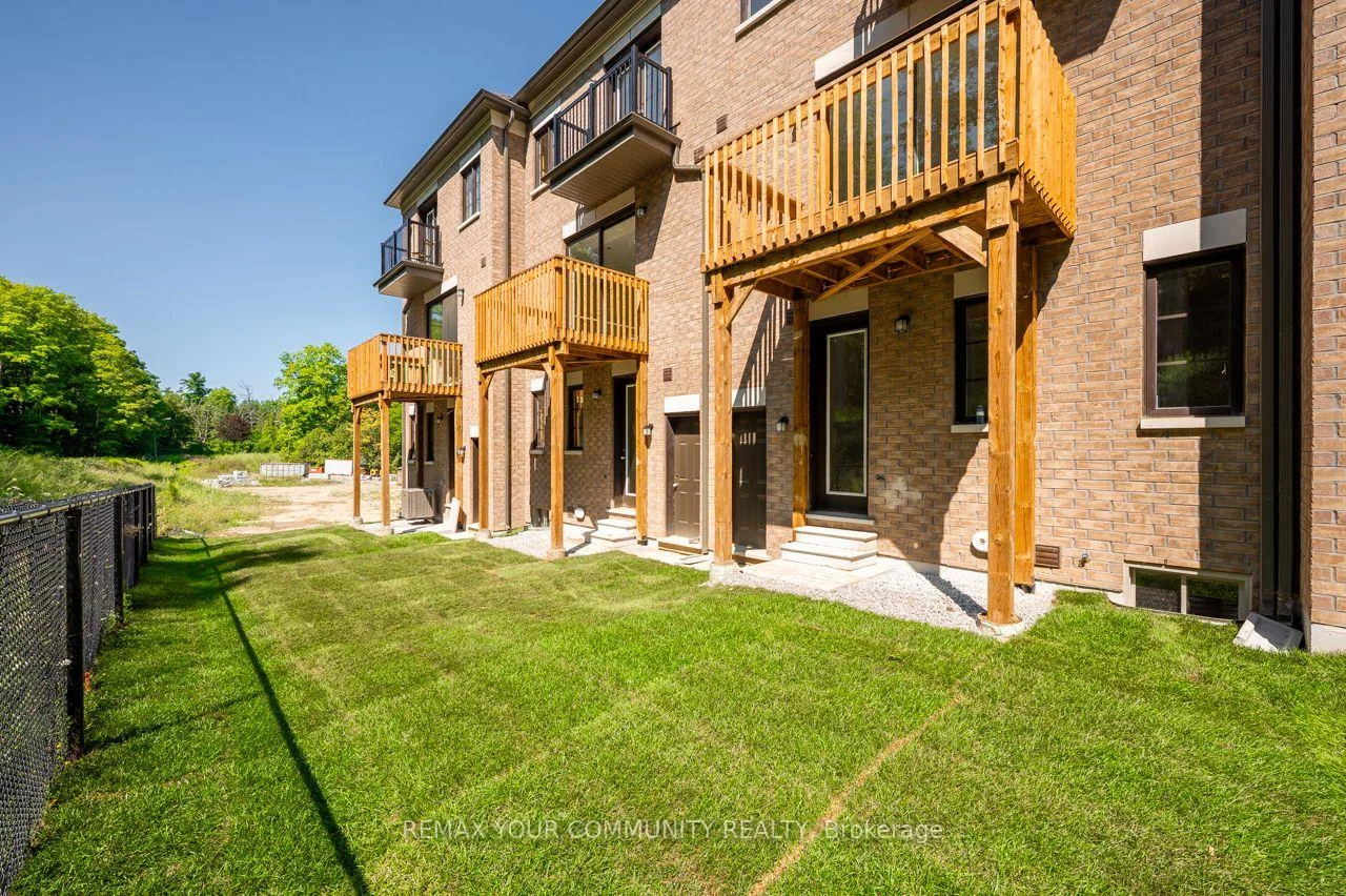 Photo 10 of 53 Donnacona Drive, Vaughan, Vellore Village — HOMEH