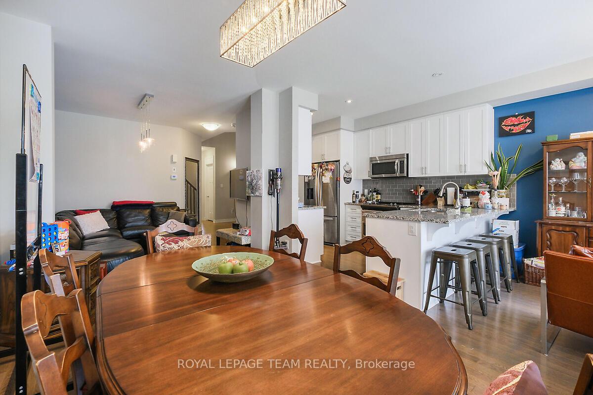Photo 17 of 253 Fergus Crescent, Ottawa, Barrhaven - Cedargrove/Fraserdale — HOMEH