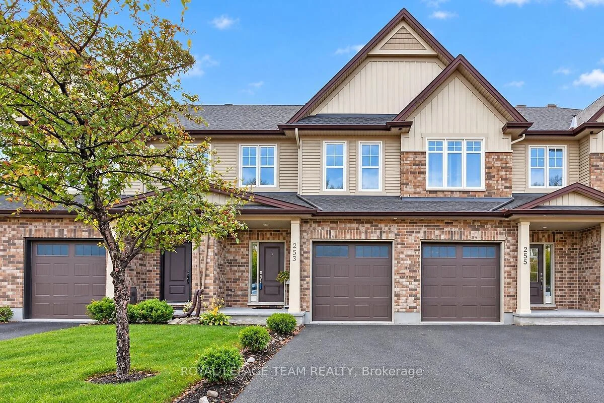 Photo of 253 Fergus Crescent
