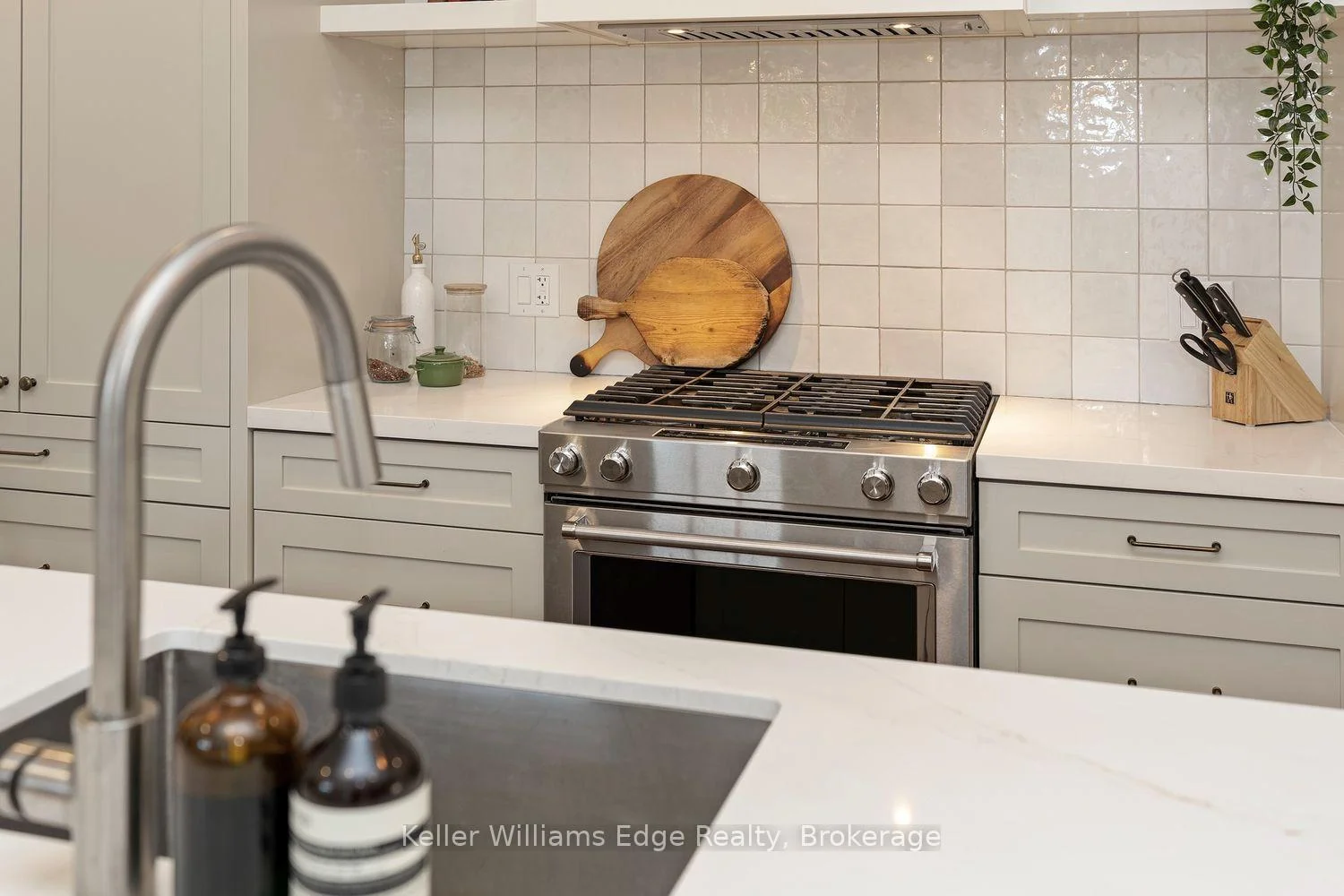Photo 11 of 467 King William Street, Hamilton, Landsdale — HOMEH