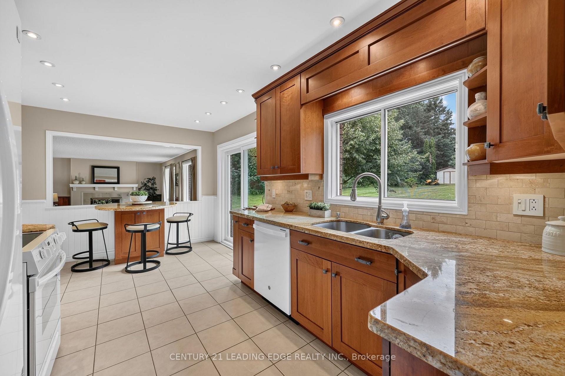 Photo 18 of 6 Cairns Boulevard, Springwater, Midhurst — HOMEH