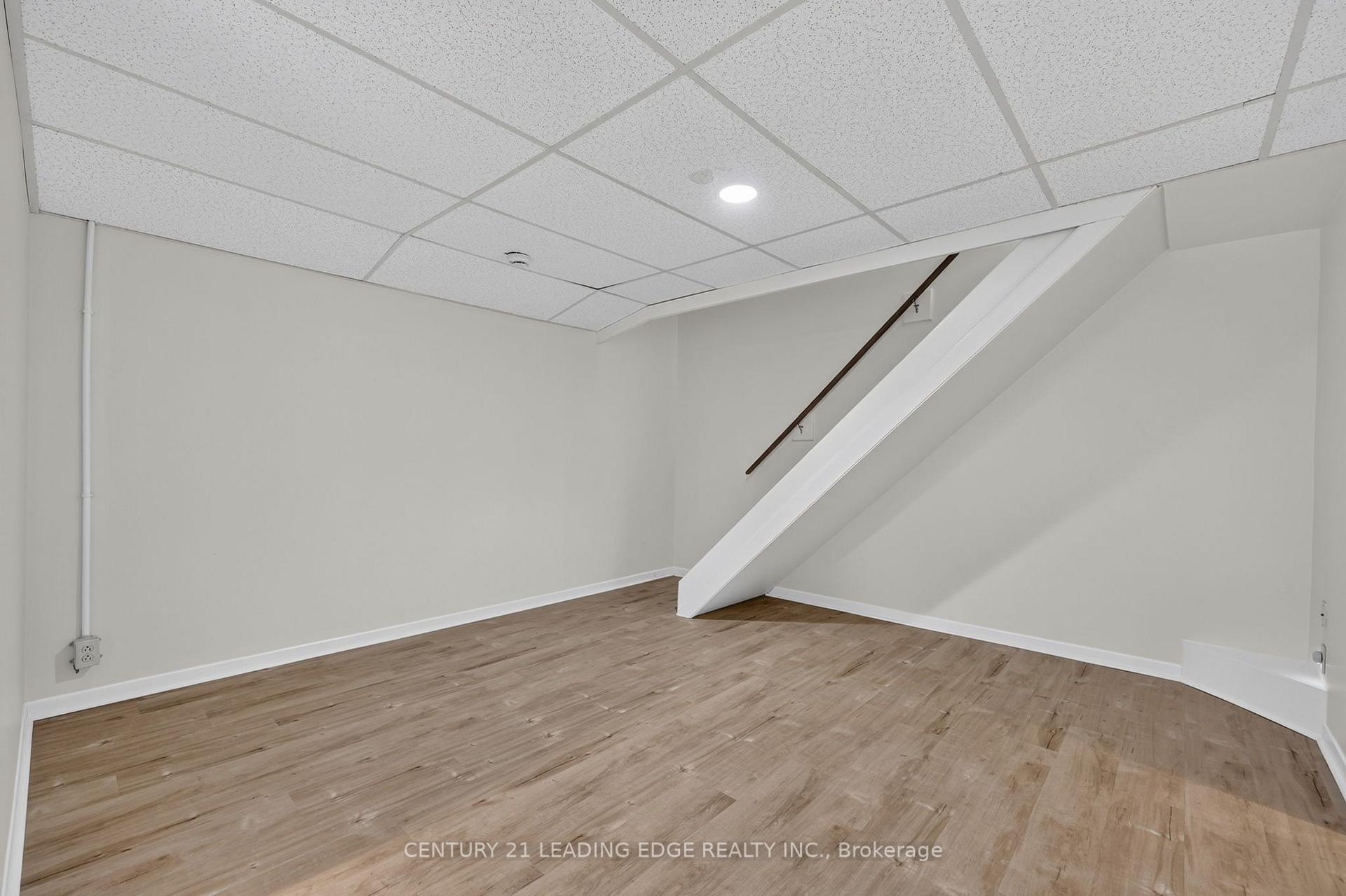 Photo 35 of 6 Cairns Boulevard, Springwater, Midhurst — HOMEH