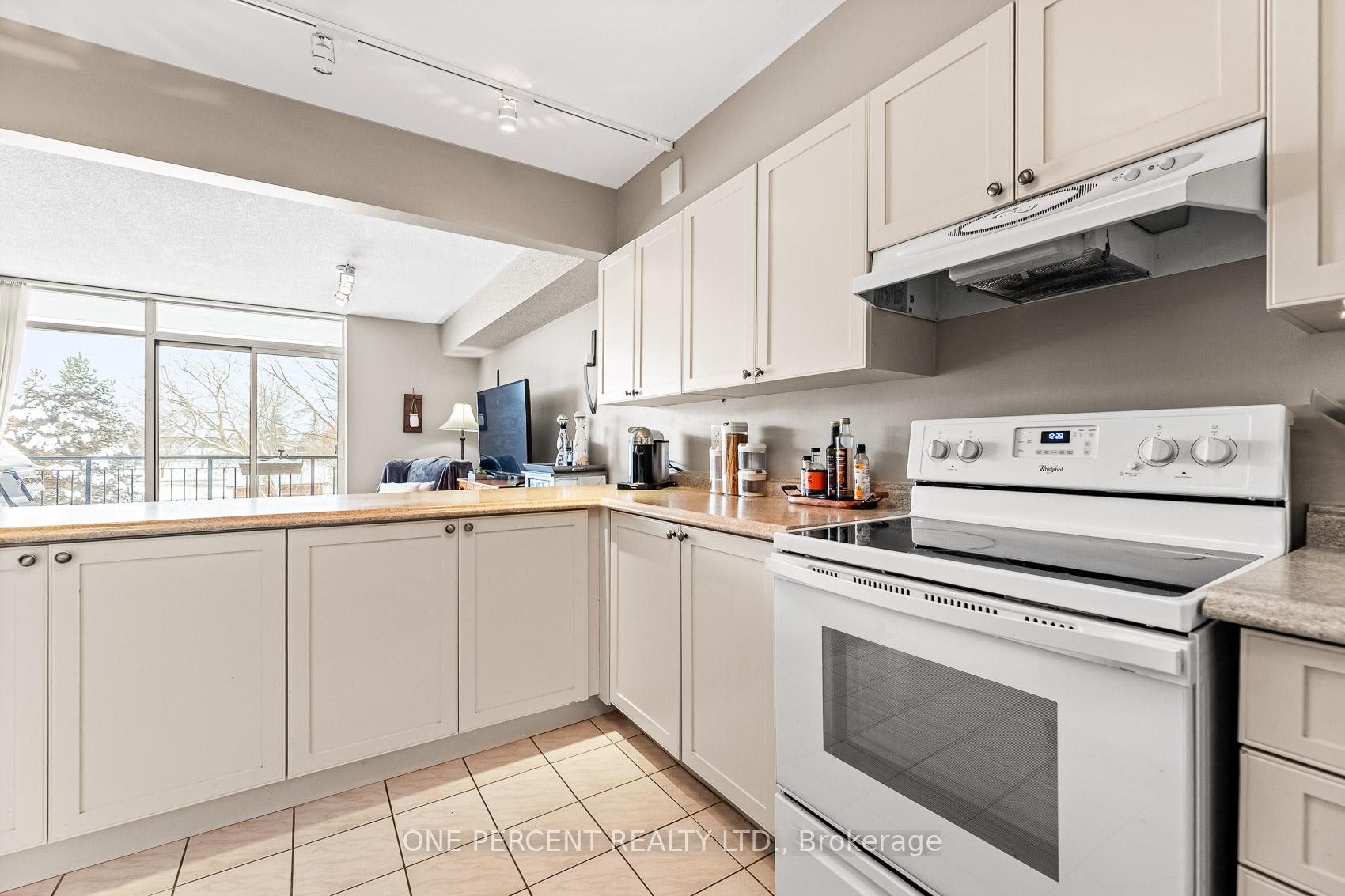 Photo 8 of Unit 25, 16 Fourth Street, Orangeville — HOMEH