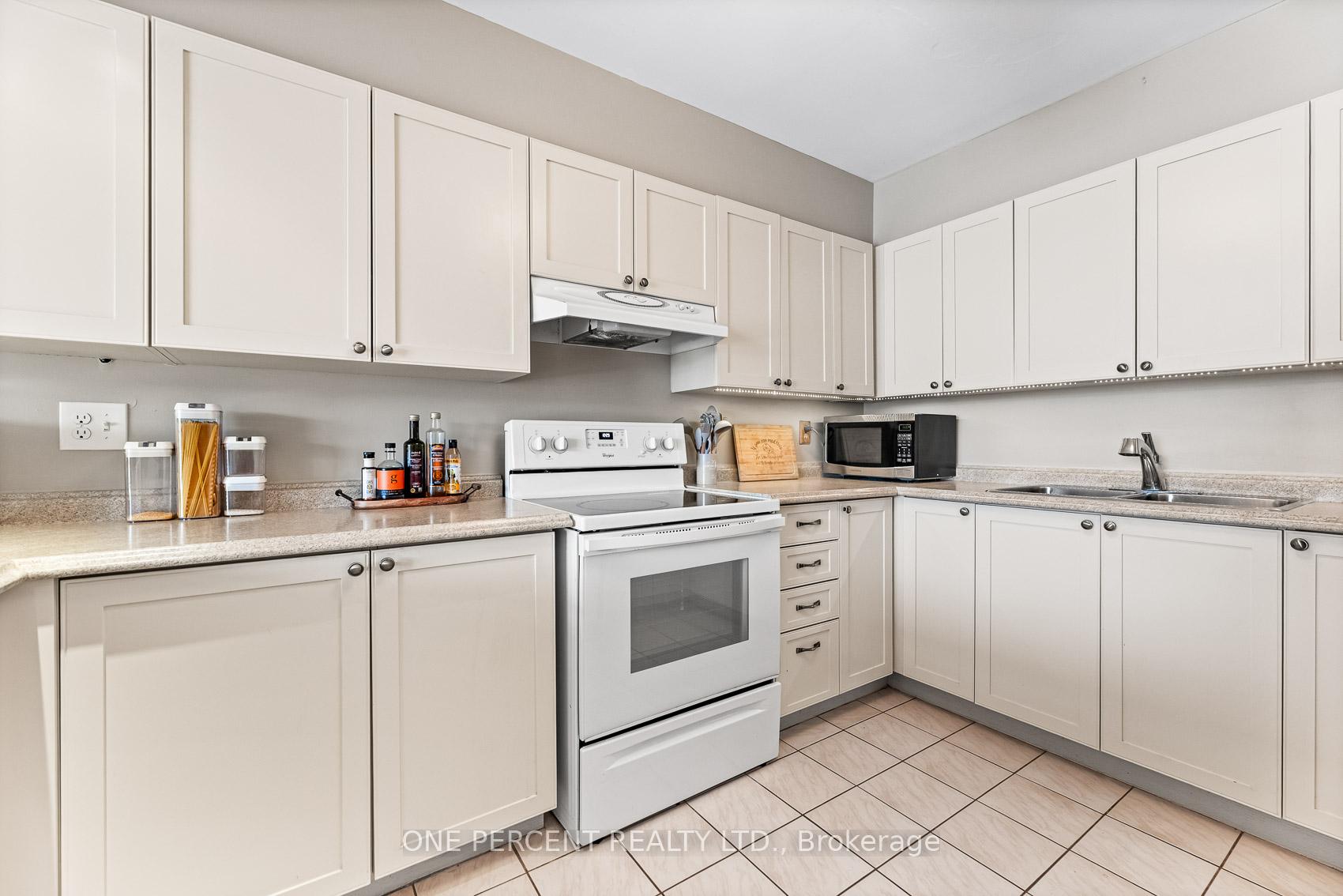 Photo 9 of Unit 25, 16 Fourth Street, Orangeville — HOMEH