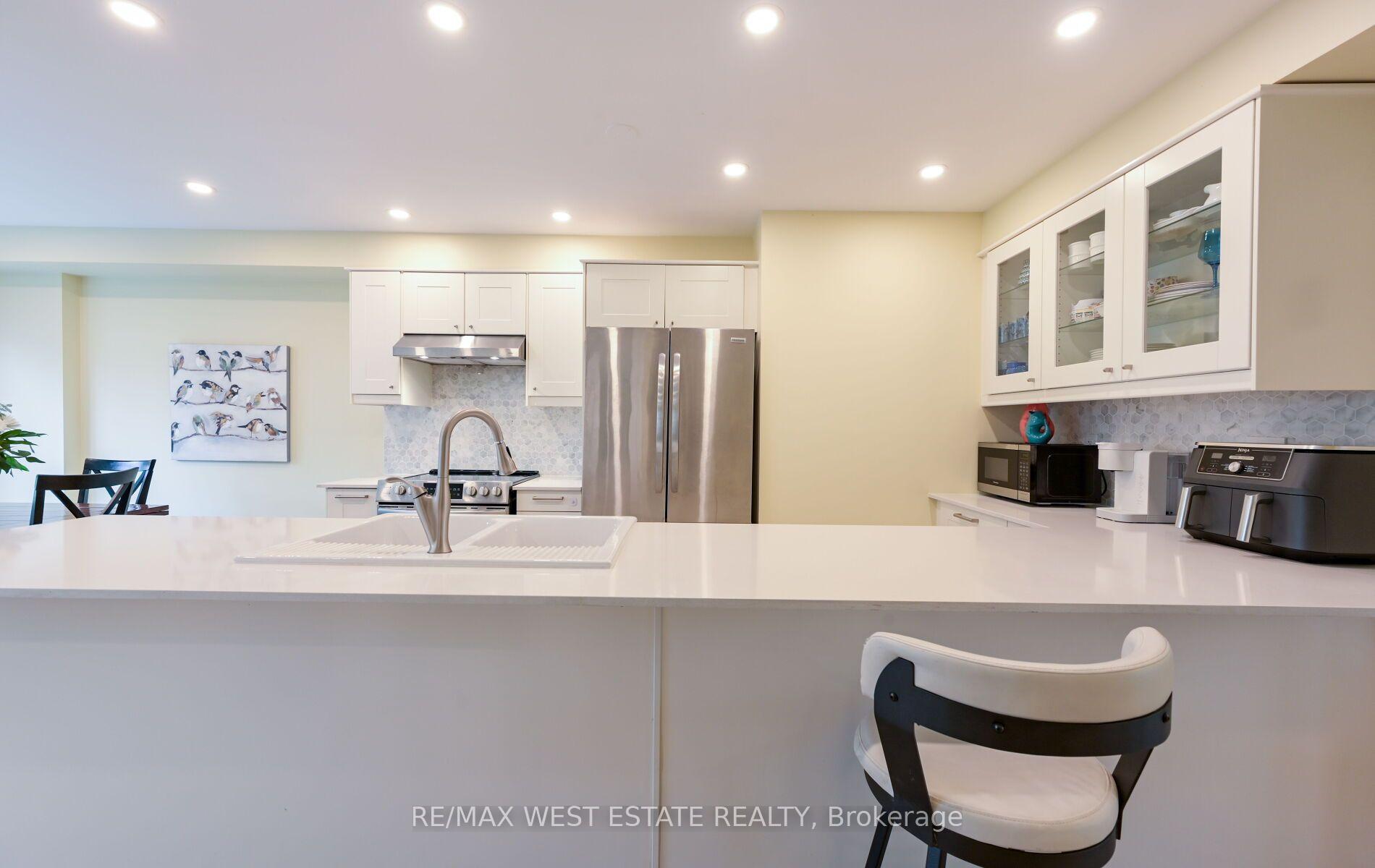 Photo 9 of 60 Waterbury Street, Caledon, Bolton East — HOMEH