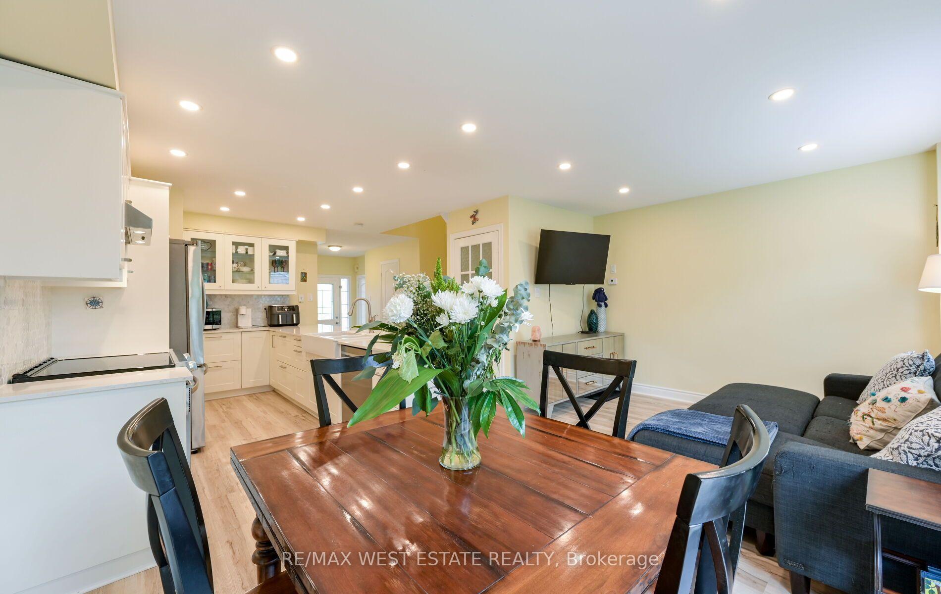 Photo 16 of 60 Waterbury Street, Caledon, Bolton East — HOMEH
