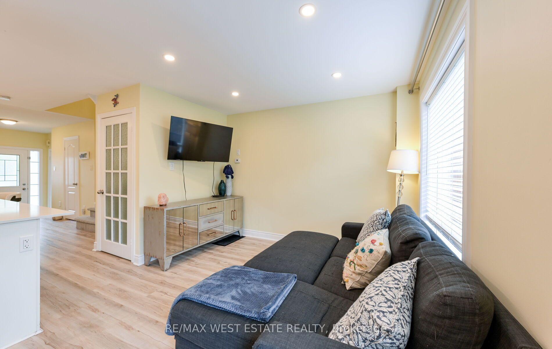 Photo 17 of 60 Waterbury Street, Caledon, Bolton East — HOMEH
