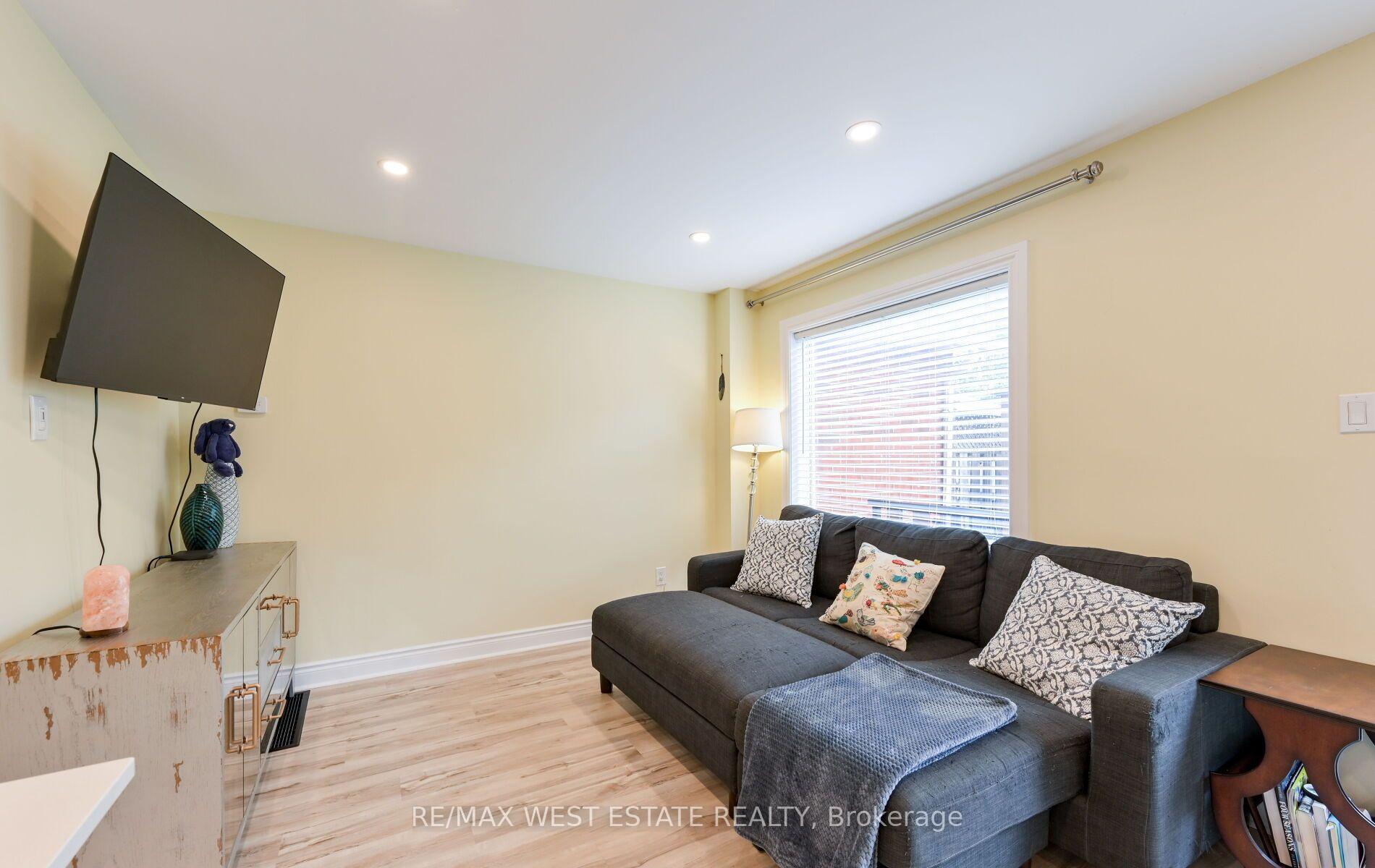Photo 18 of 60 Waterbury Street, Caledon, Bolton East — HOMEH