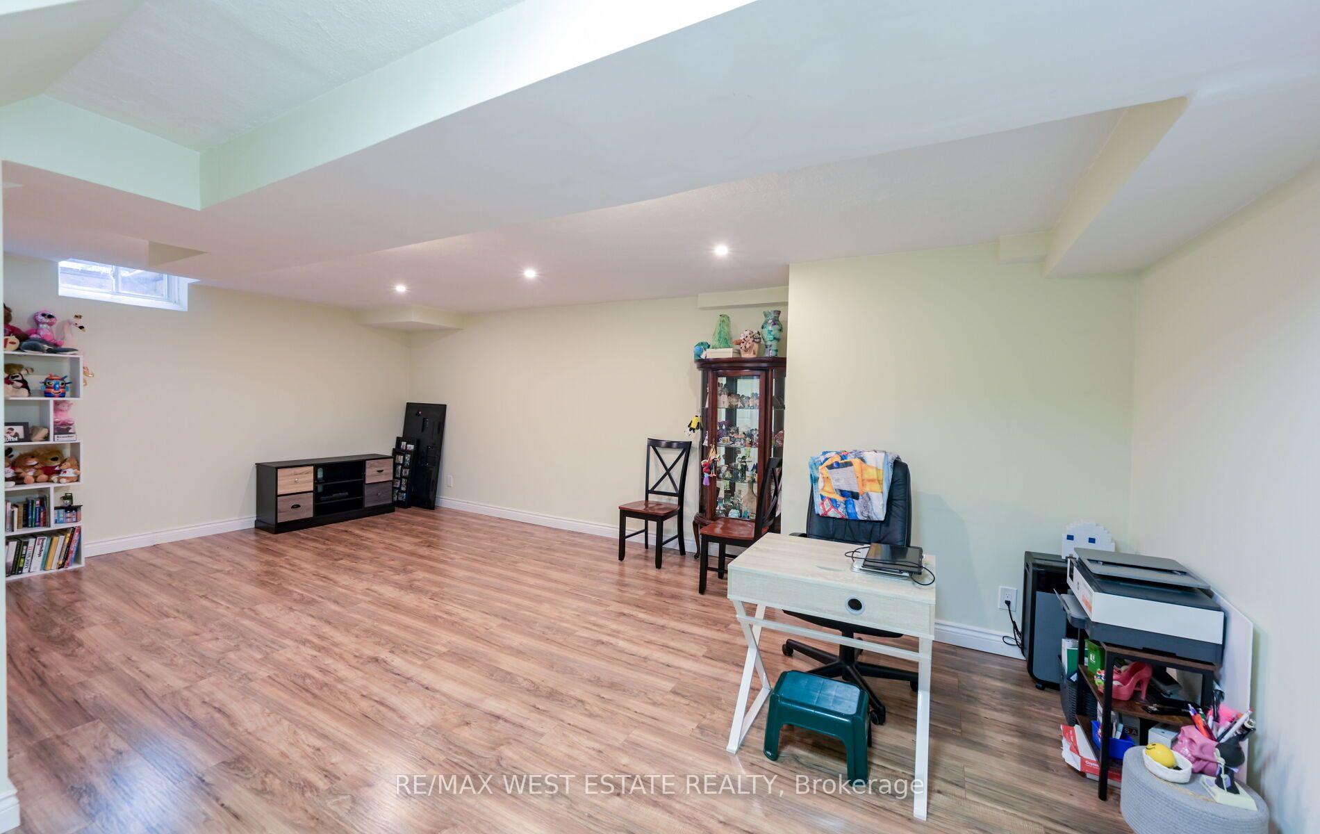 Photo 33 of 60 Waterbury Street, Caledon, Bolton East — HOMEH