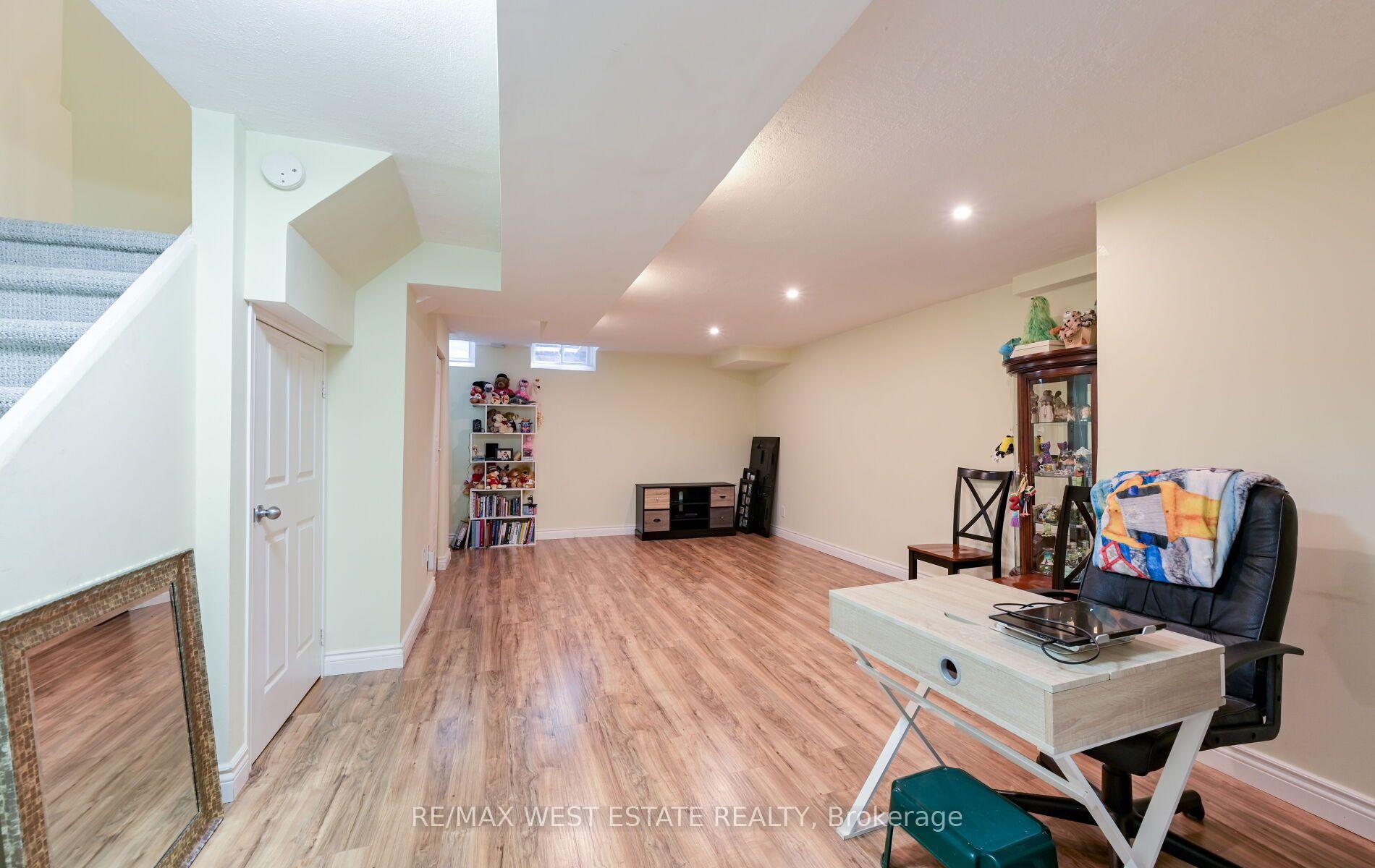 Photo 34 of 60 Waterbury Street, Caledon, Bolton East — HOMEH