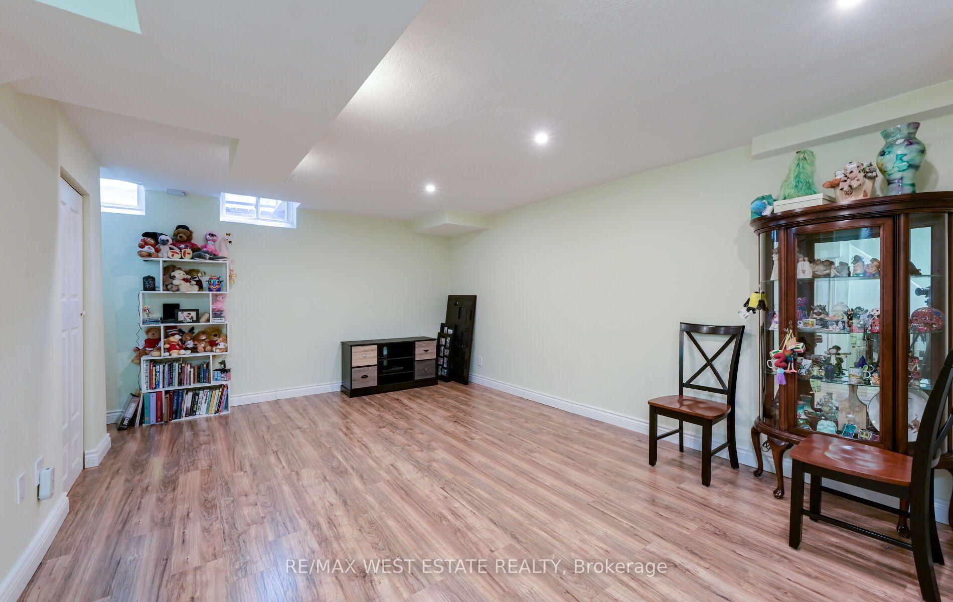 Photo 35 of 60 Waterbury Street, Caledon, Bolton East — HOMEH