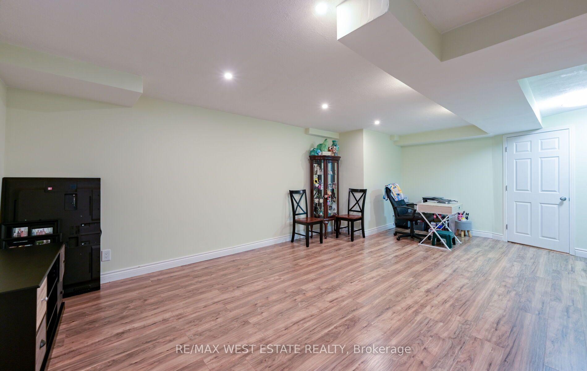 Photo 36 of 60 Waterbury Street, Caledon, Bolton East — HOMEH