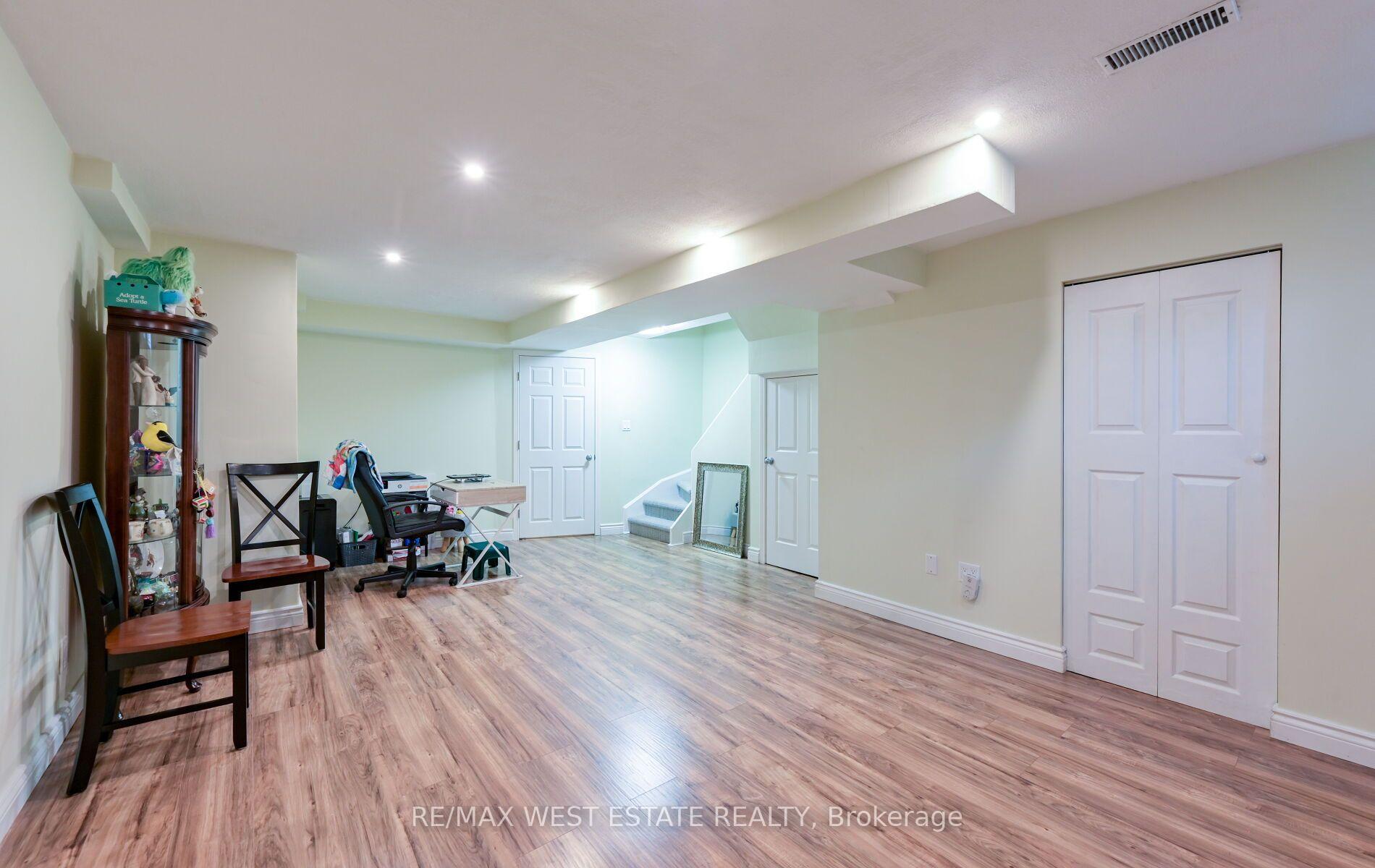 Photo 37 of 60 Waterbury Street, Caledon, Bolton East — HOMEH