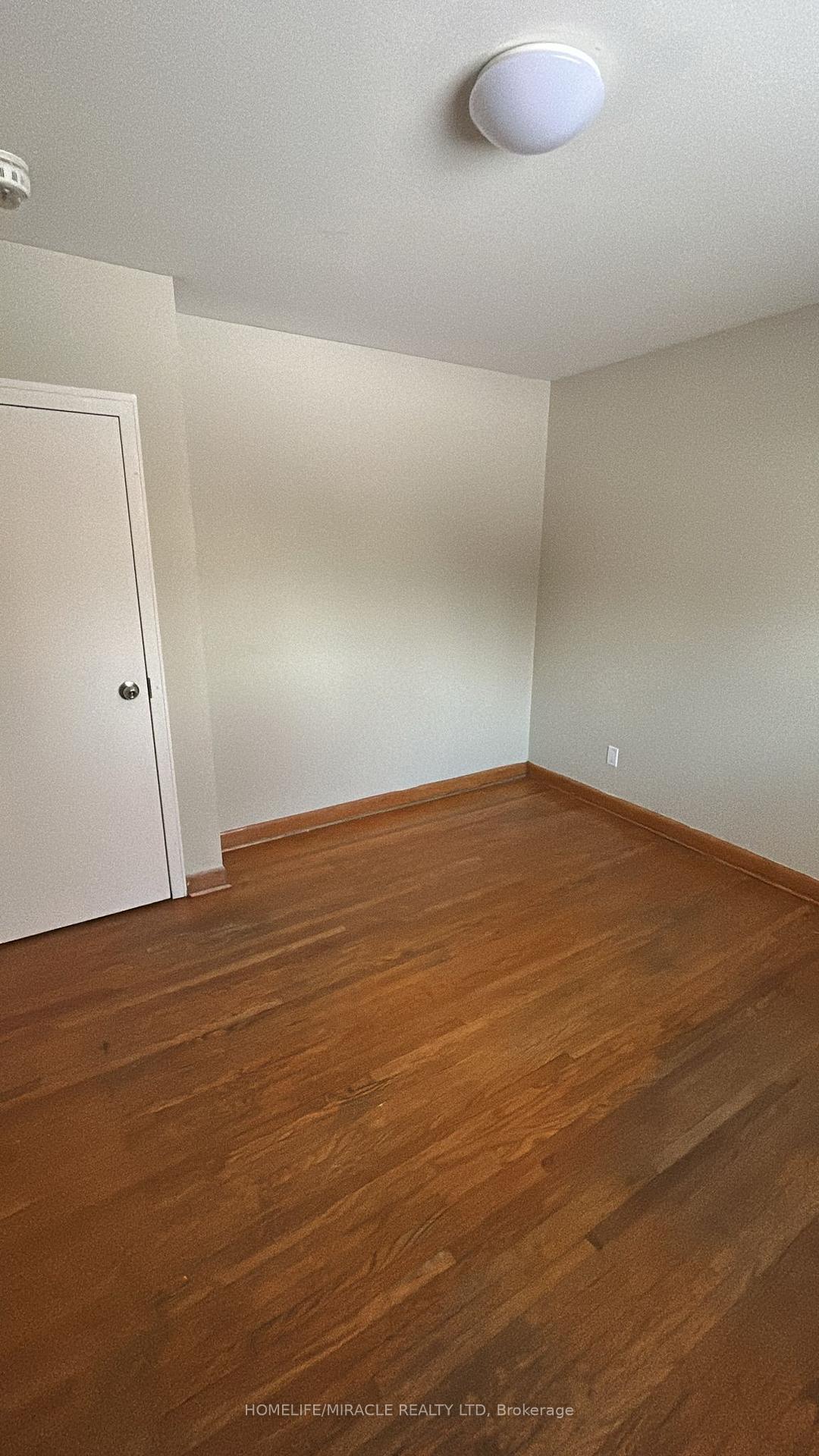 Photo 5 of Unit Upper, 26 Glengarry Road, St. Catharines, Oakdale — HOMEH