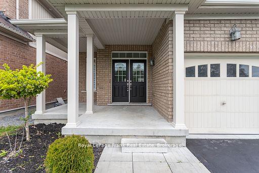 Photo 4 of 144 Bruce Cameron Drive, Clarington, Bowmanville — HOMEH
