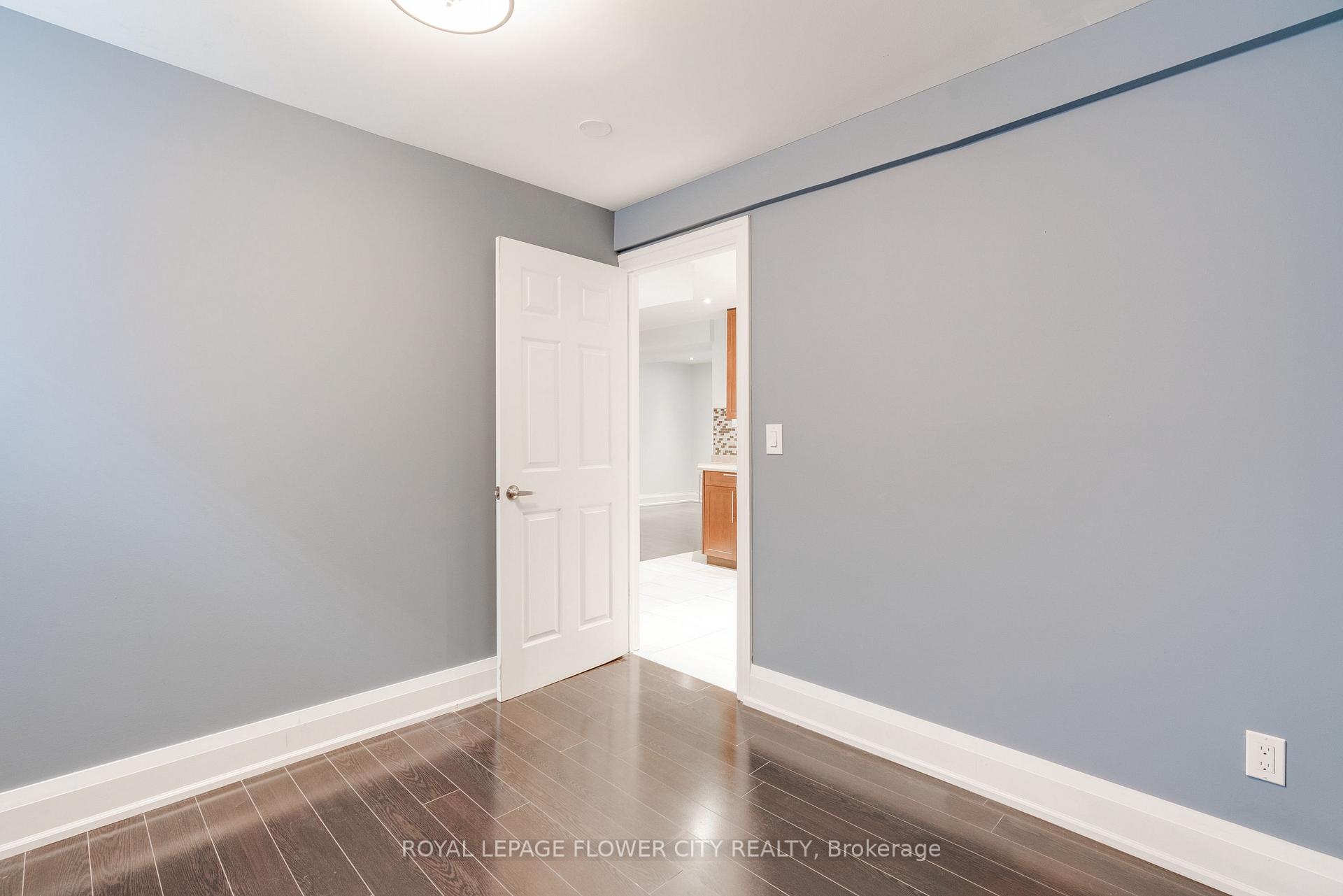 Photo of 5674 Whitehorn Avenue E