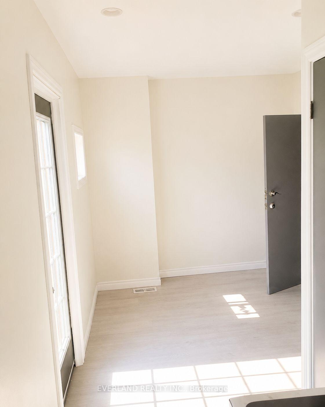 Photo of Unit 201, 850 Bathurst Street