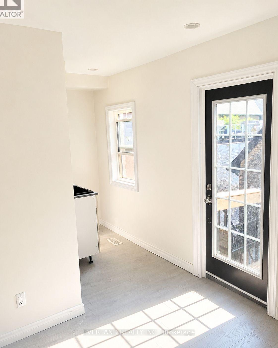 Photo 5 of Unit 201, 850 Bathurst Street, Toronto, The Annex — HOMEH