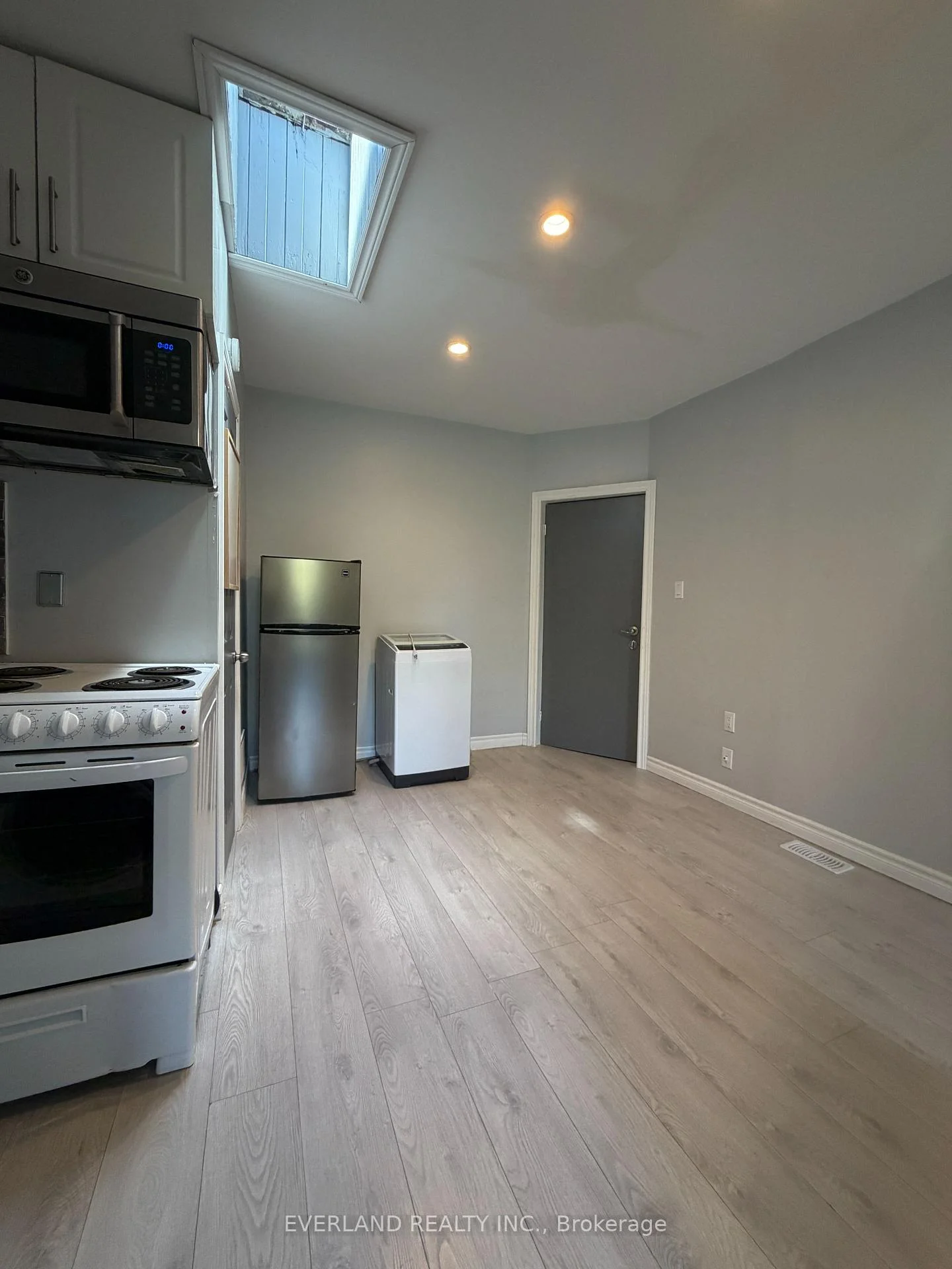 Photo 6 of Unit 201, 850 Bathurst Street, Toronto, The Annex — HOMEH