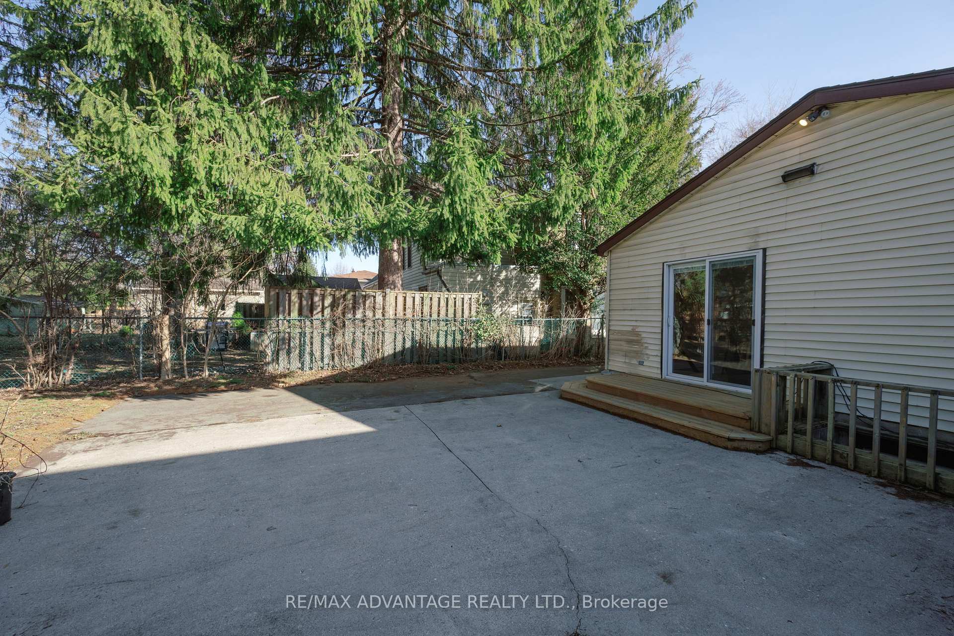 Photo 28 of 945 Colborne Street, London, East B — HOMEH