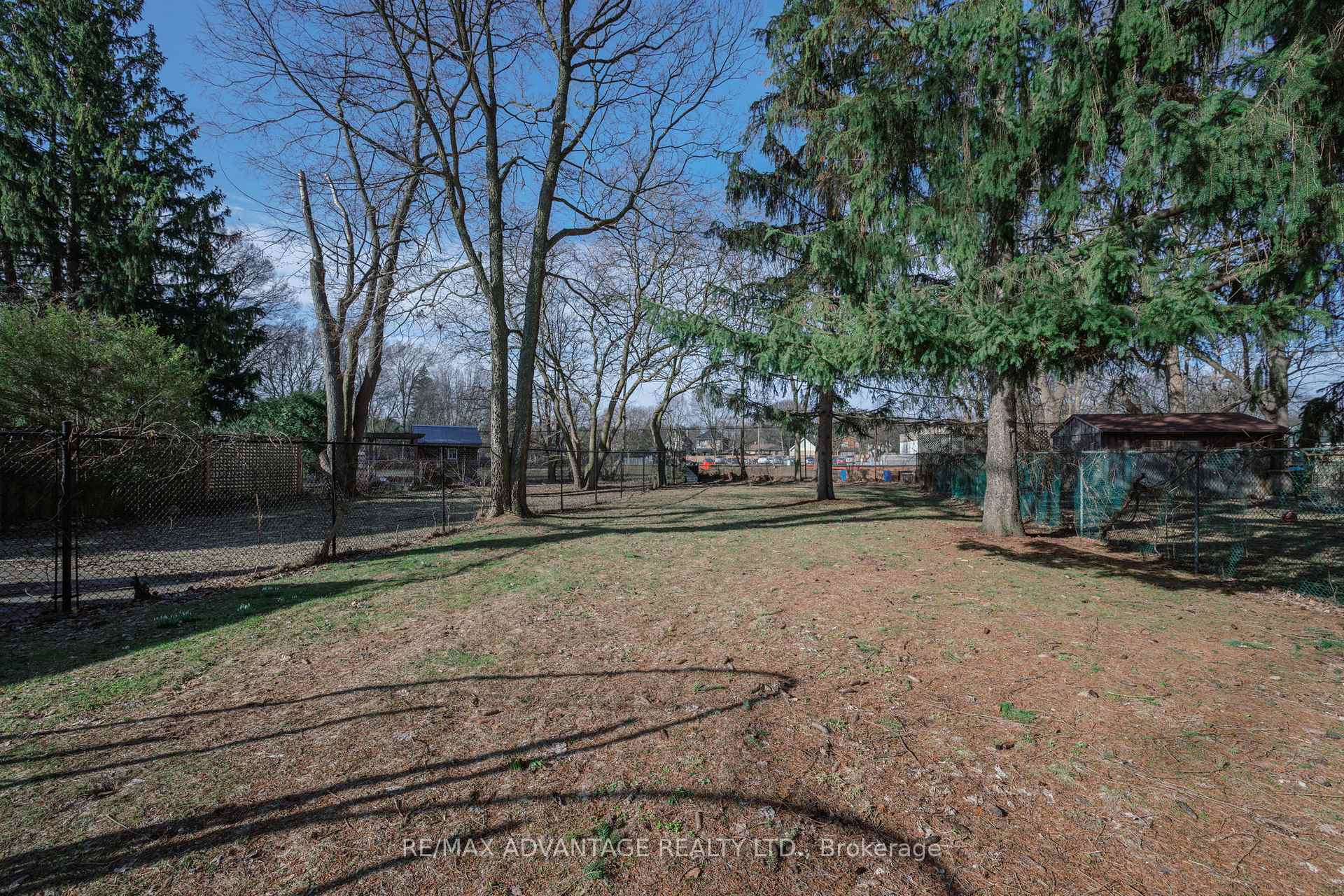 Photo 32 of 945 Colborne Street, London, East B — HOMEH