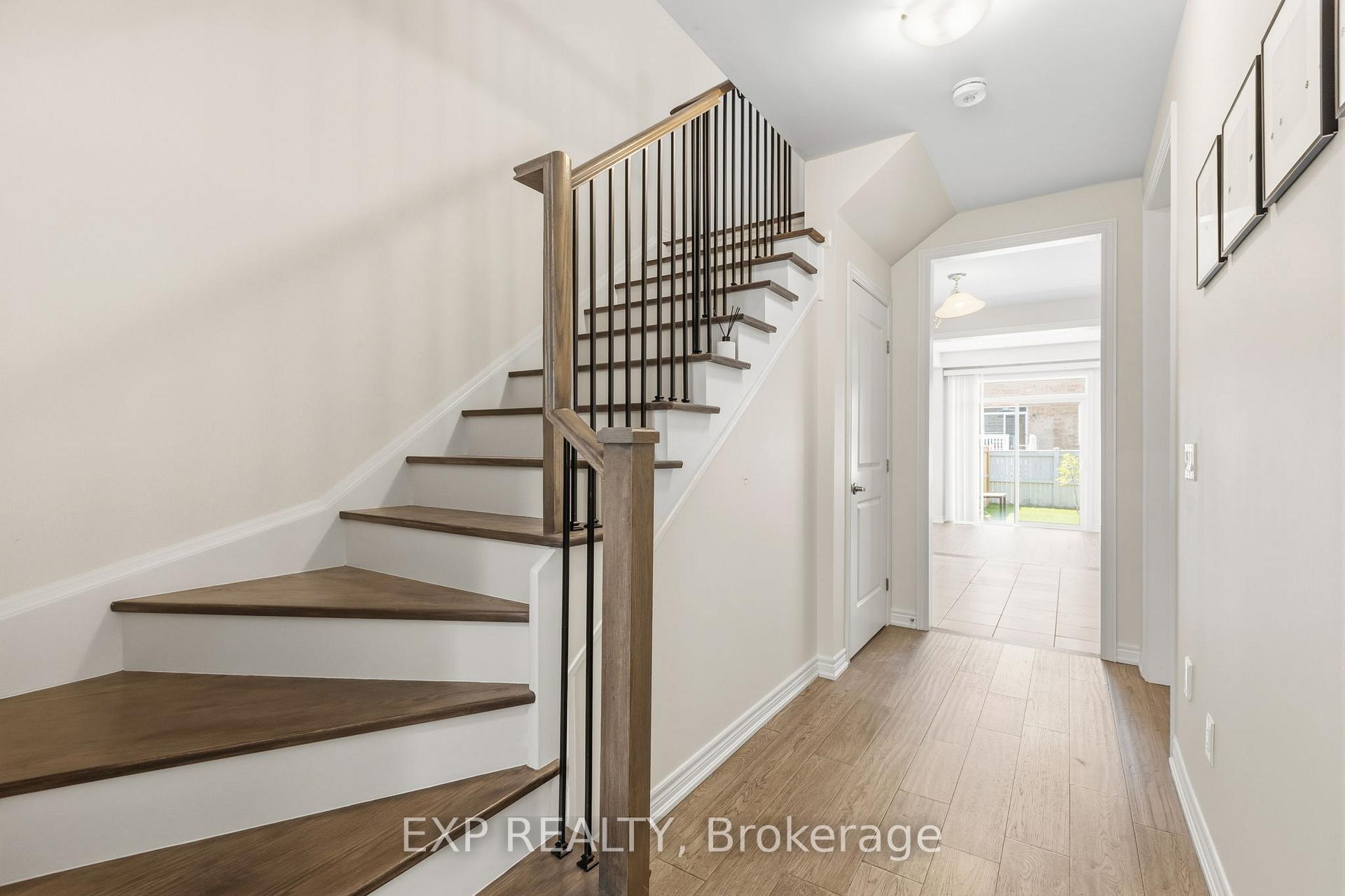 Photo 4 of 289 Raymond Road, Hamilton, Ancaster — HOMEH