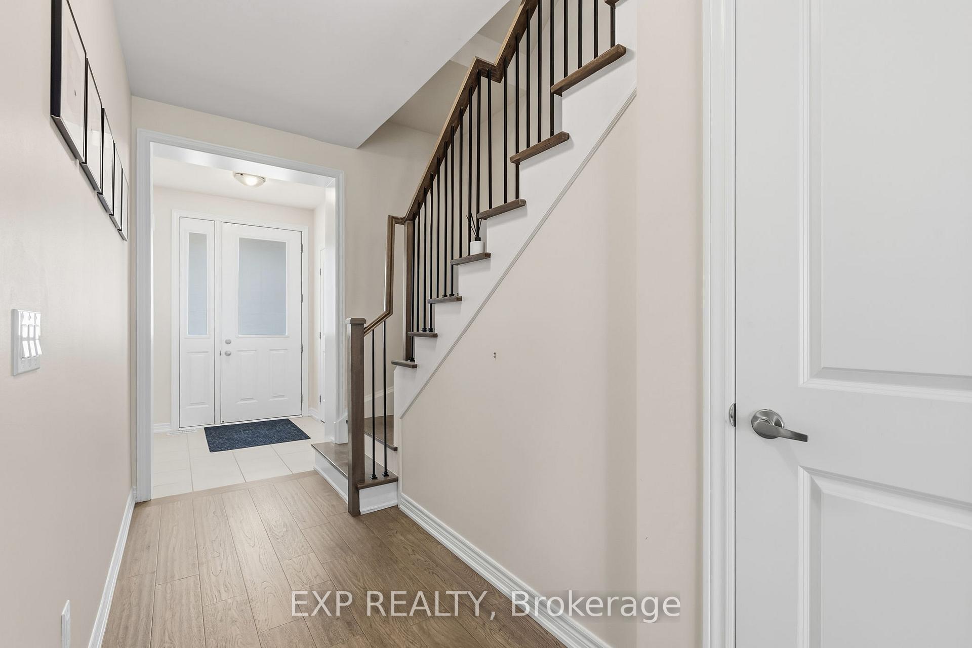 Photo 5 of 289 Raymond Road, Hamilton, Ancaster — HOMEH