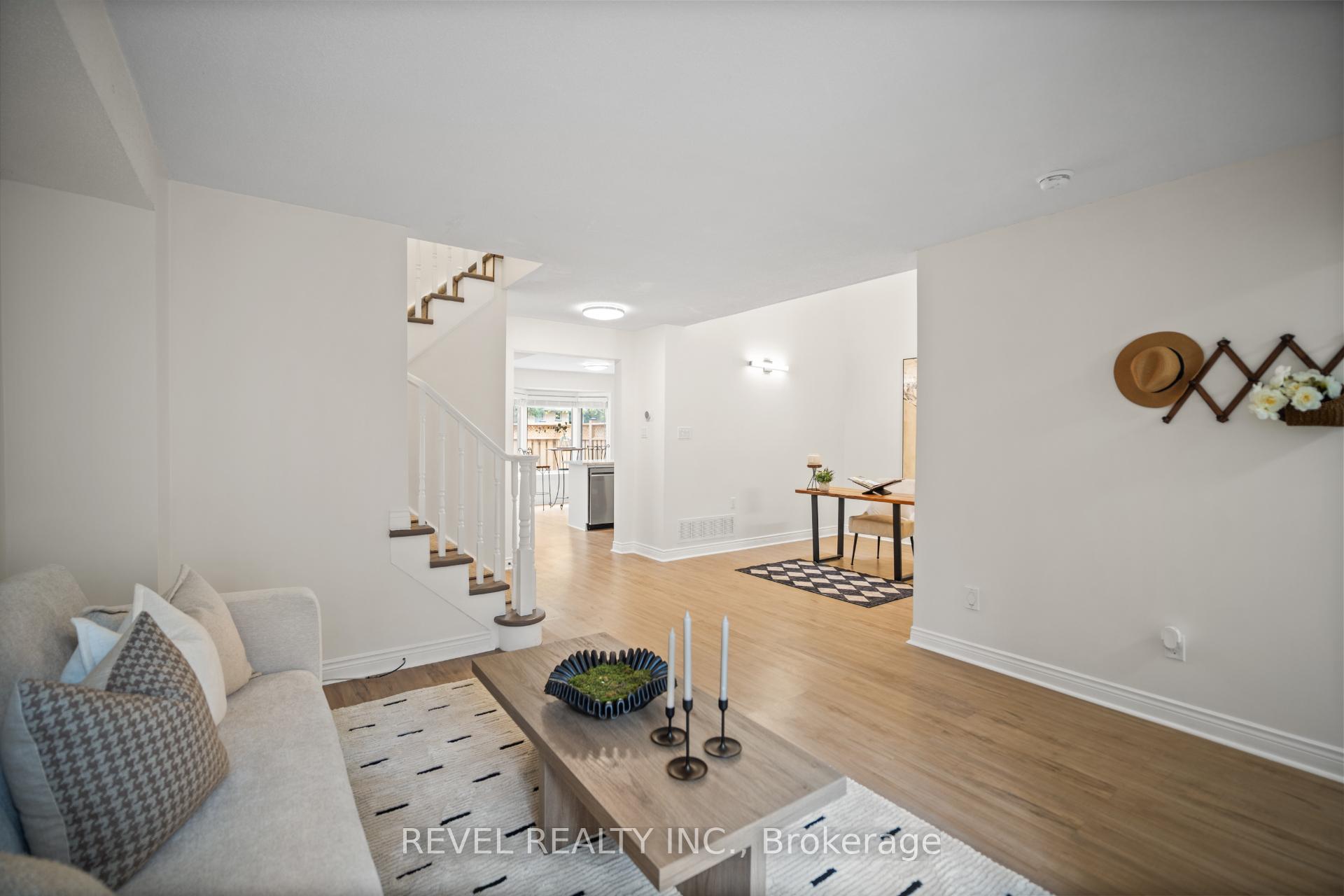 Photo 5 of Unit 10, 320 Hamilton Drive, Hamilton, Ancaster — HOMEH