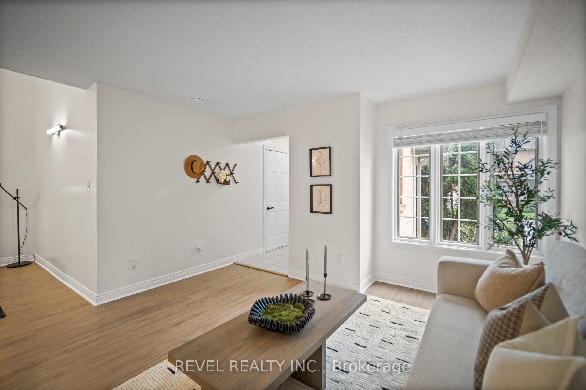 Photo 6 of Unit 10, 320 Hamilton Drive, Hamilton, Ancaster — HOMEH