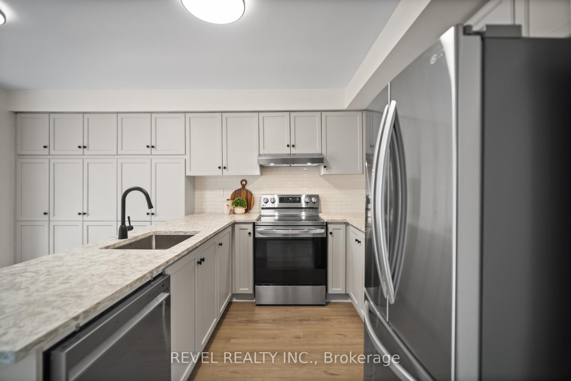 Photo 11 of Unit 10, 320 Hamilton Drive, Hamilton, Ancaster — HOMEH