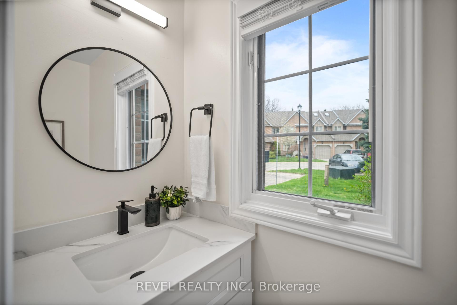 Photo 24 of Unit 10, 320 Hamilton Drive, Hamilton, Ancaster — HOMEH