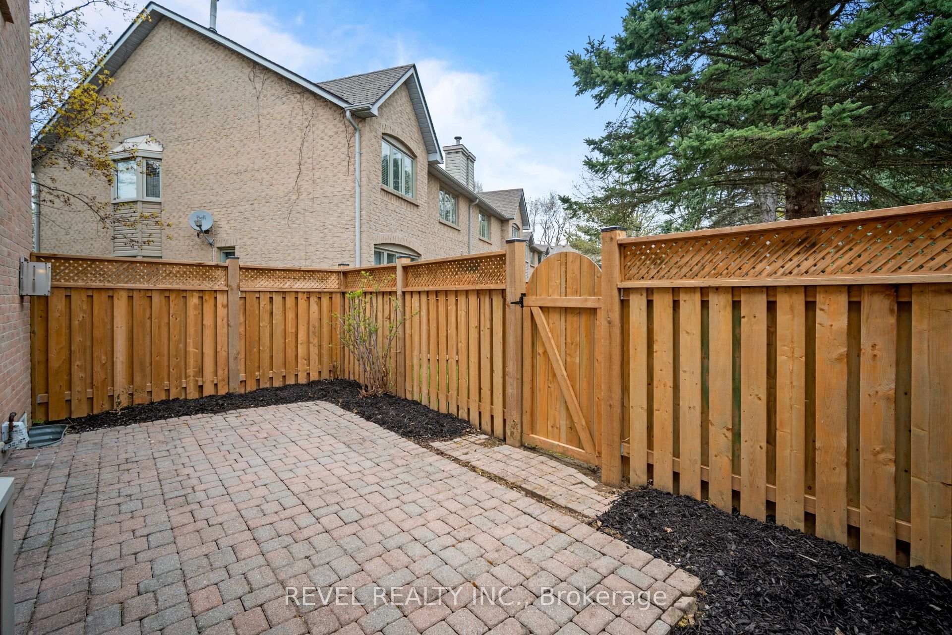 Photo 38 of Unit 10, 320 Hamilton Drive, Hamilton, Ancaster — HOMEH