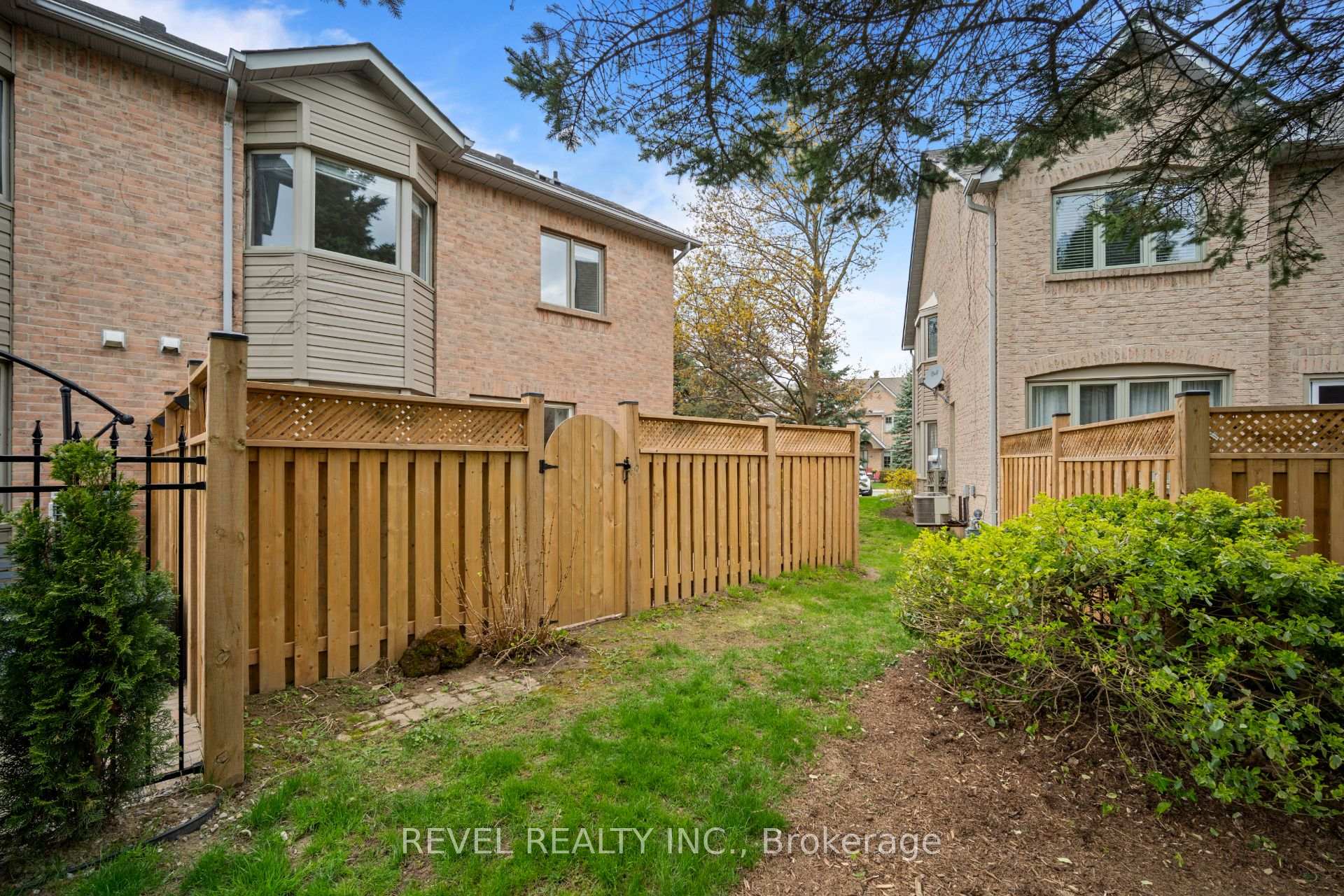 Photo 42 of Unit 10, 320 Hamilton Drive, Hamilton, Ancaster — HOMEH