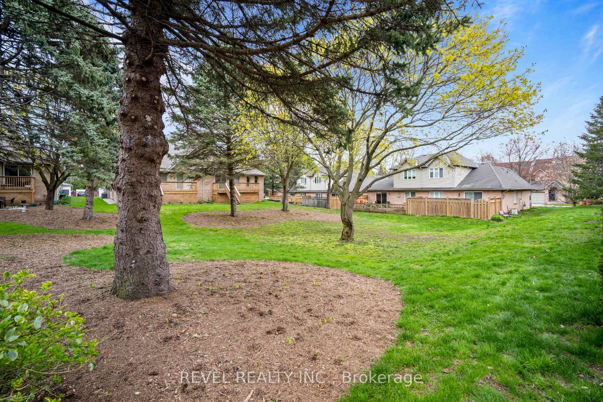 Photo 43 of Unit 10, 320 Hamilton Drive, Hamilton, Ancaster — HOMEH