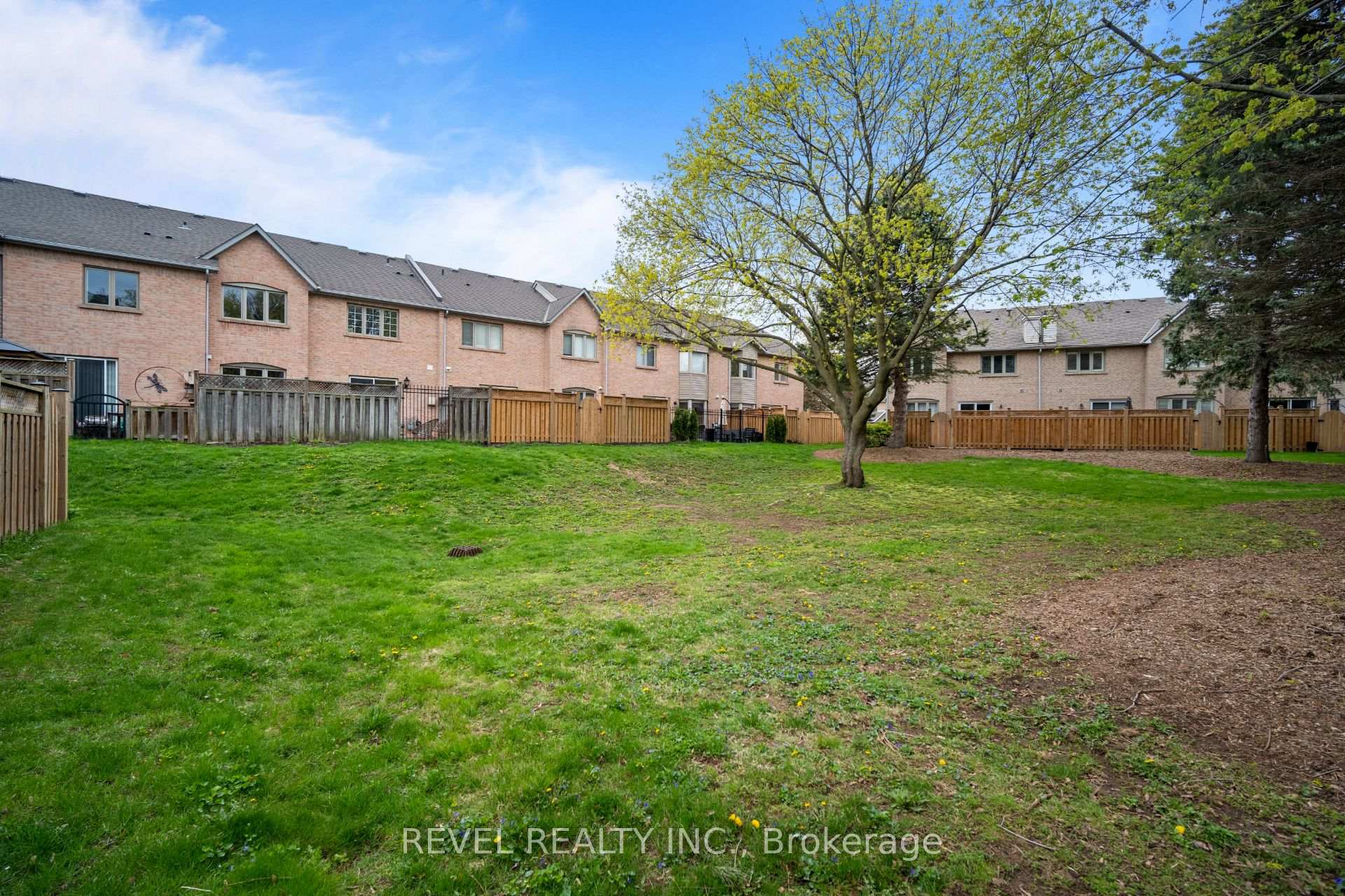 Photo 44 of Unit 10, 320 Hamilton Drive, Hamilton, Ancaster — HOMEH