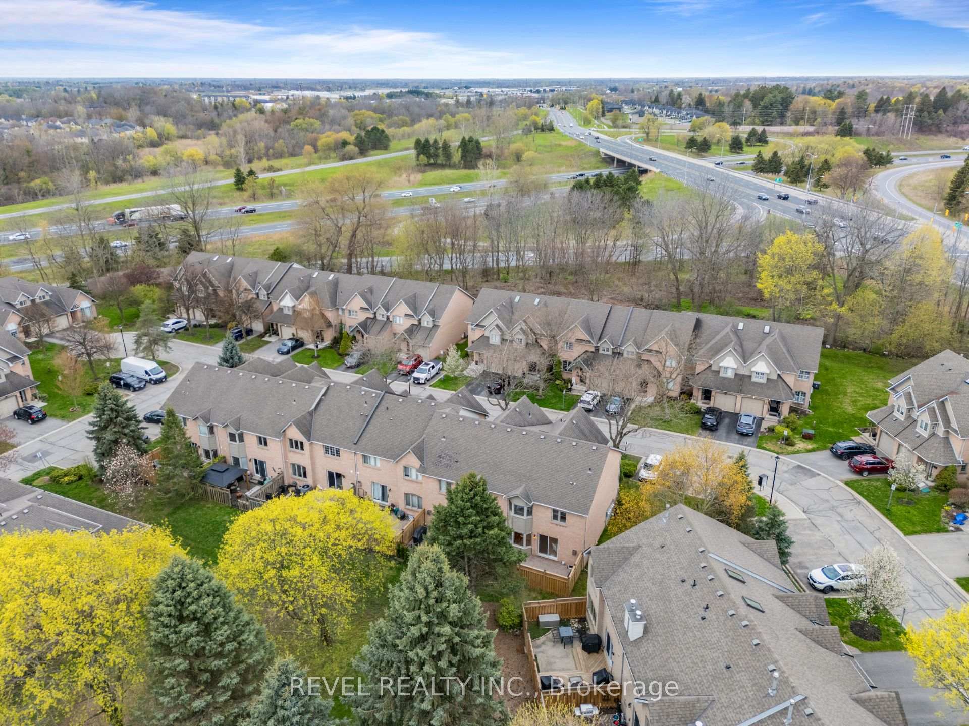 Photo 47 of Unit 10, 320 Hamilton Drive, Hamilton, Ancaster — HOMEH