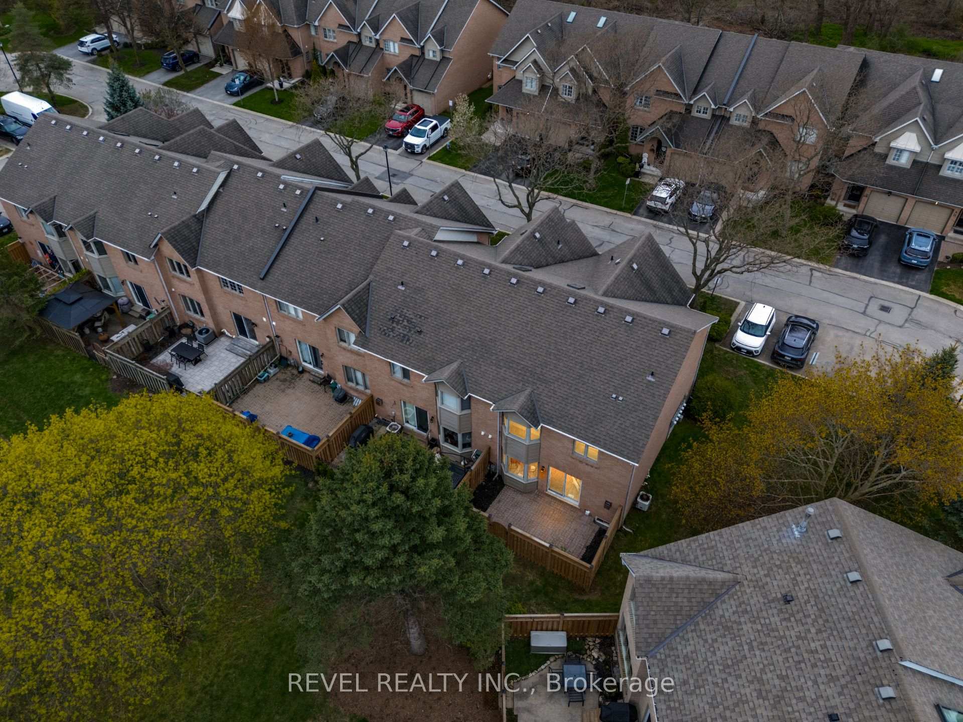 Photo 48 of Unit 10, 320 Hamilton Drive, Hamilton, Ancaster — HOMEH