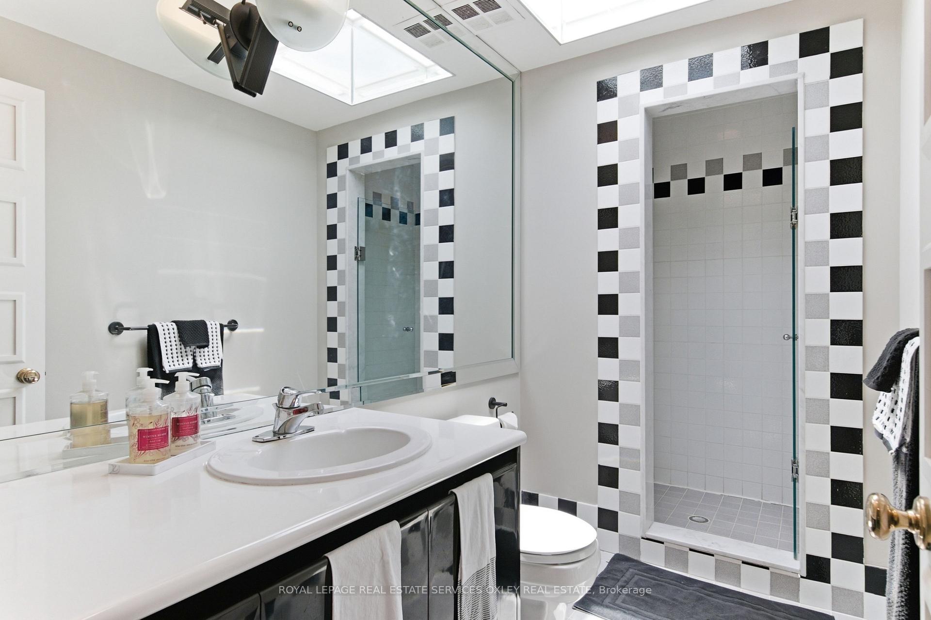 Photo 31 of 21 Astley Avenue, Toronto, Rosedale-Moore Park — HOMEH