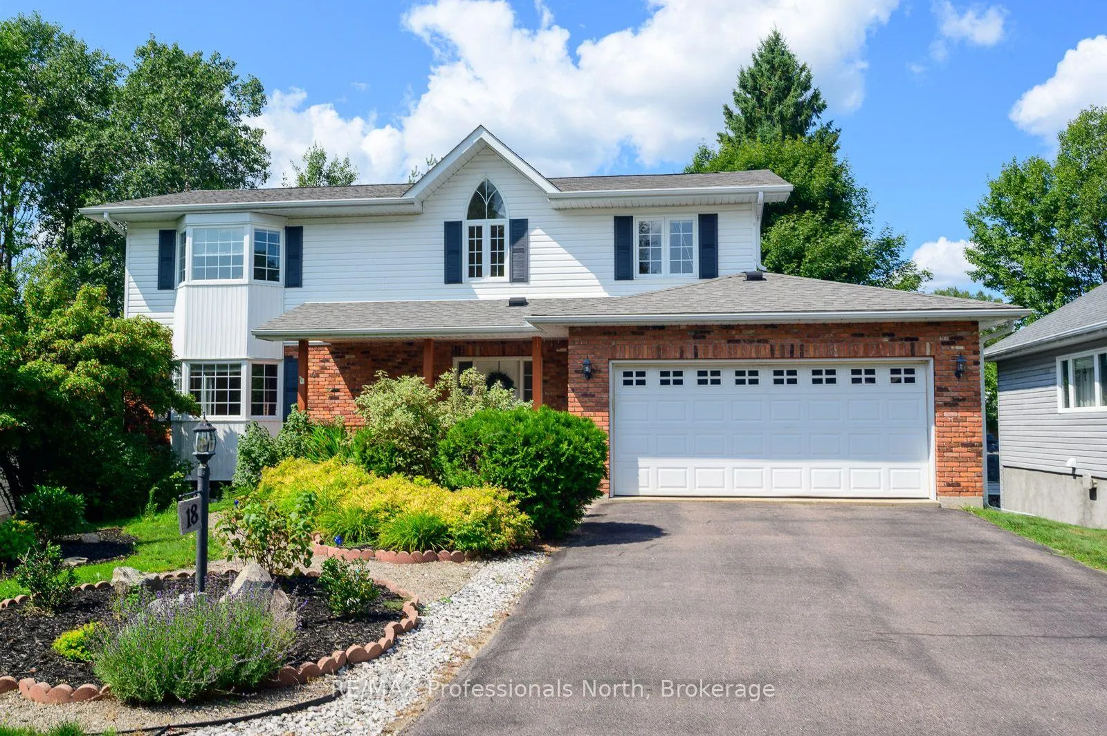 Photo 1 of 18 Heritage Crescent, Huntsville — HOMEH
