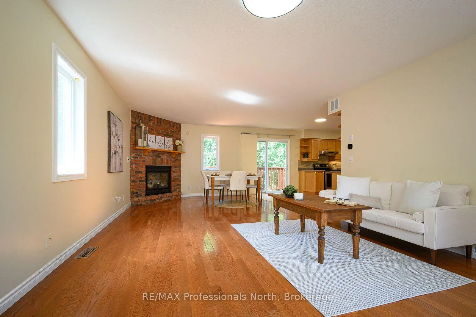 Photo 4 of 18 Heritage Crescent, Huntsville — HOMEH