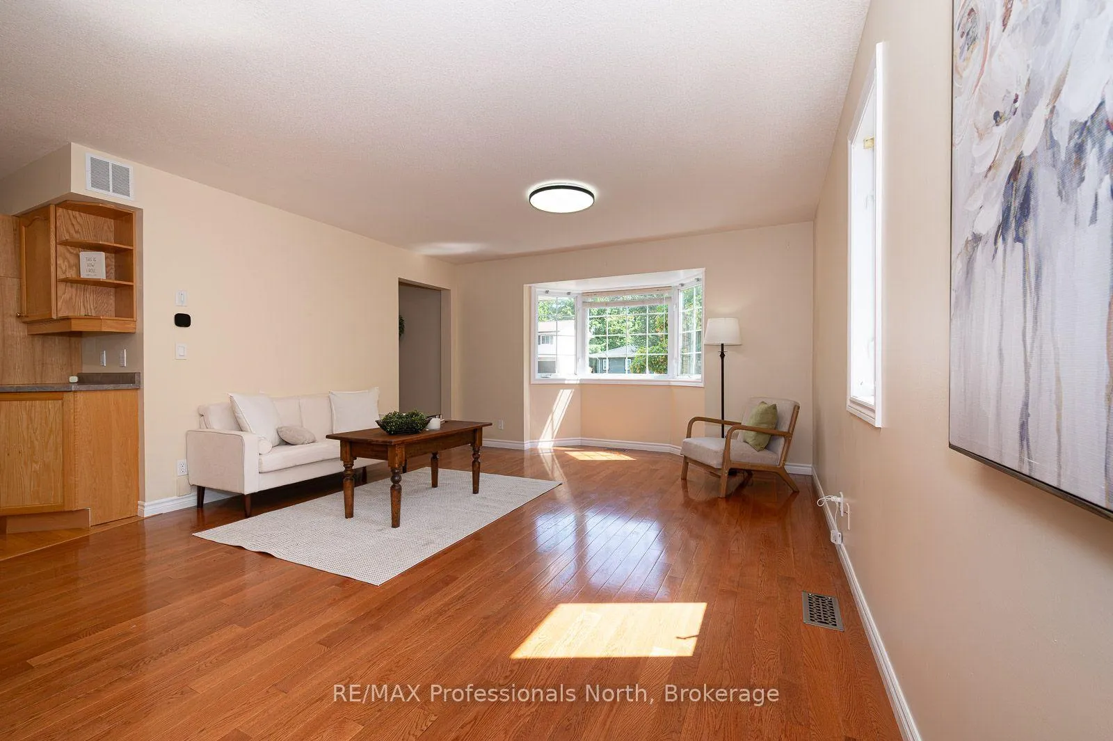 Photo 5 of 18 Heritage Crescent, Huntsville — HOMEH