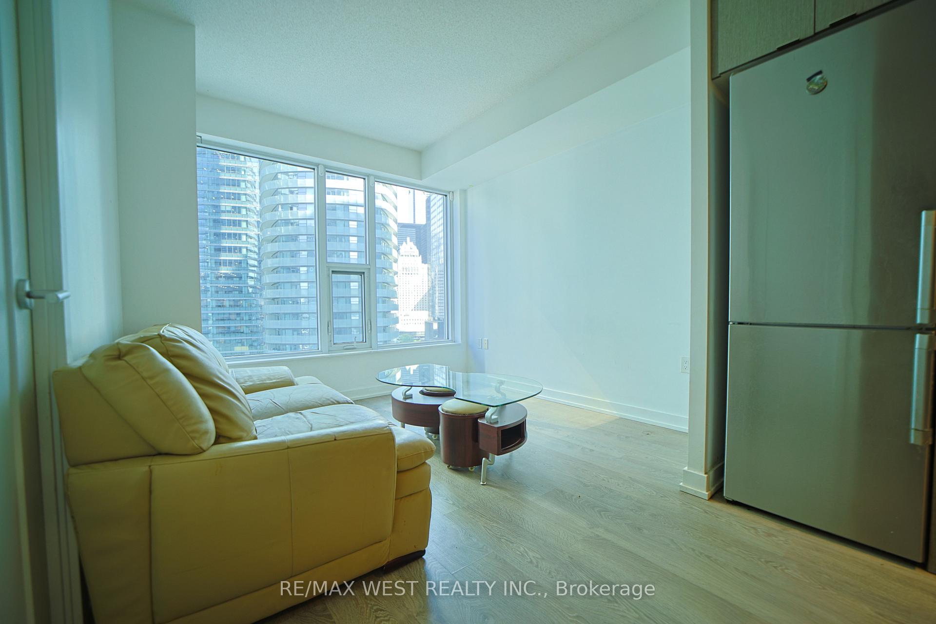 Photo 5 of Unit 1101, 10 York Street, Toronto, Waterfront Communities — HOMEH